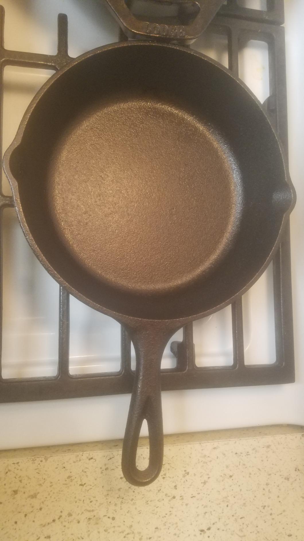 Lodge Cast Iron 5-Piece Set, PFAS-Free Pre-Seasoned Kitchen Set | PFAS-Free Cast Iron Set Includes Skillets, Griddle & Dutch Oven for Non-Toxic Everyday Cooking, Made in USA customer photo 1