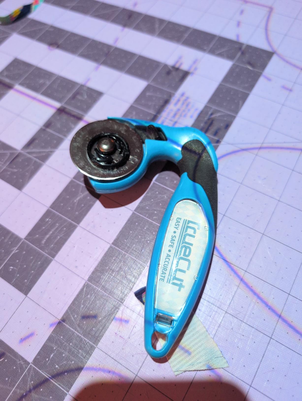 TrueCut My Comfort Rotary Cutter - 45mm Ergonomic Wheel Cutter for Fabric, Quilting, Sewing, Crafting - Left or Right-Handed - Track-and-Guide Ruler - Quilting and Sewing Supplies customer photo 2
