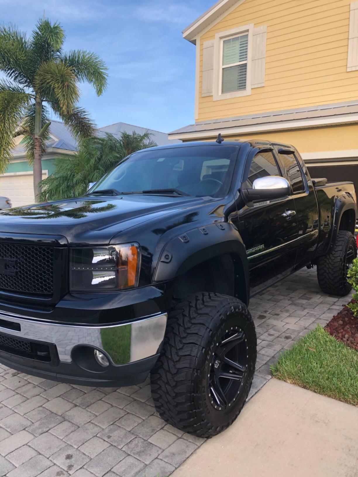 Toyo Tire Open Country M/T Mud-Terrain Tire - 37 x 1350R20 127Q customer photo 1
