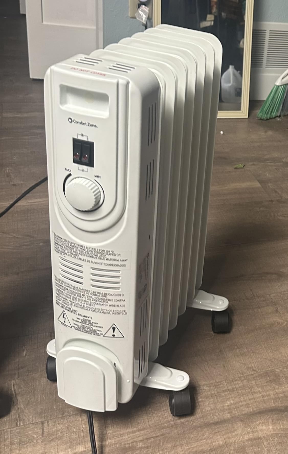Comfort Zone Electric Oil-Filled Radiant Radiator Space Heater, Never Refill, Adjustable Thermostat, Tip-Over Switch & Overheat Protection System, Ideal for Home, Bedroom, & Office, 1,200W, CZ7007J customer photo 2