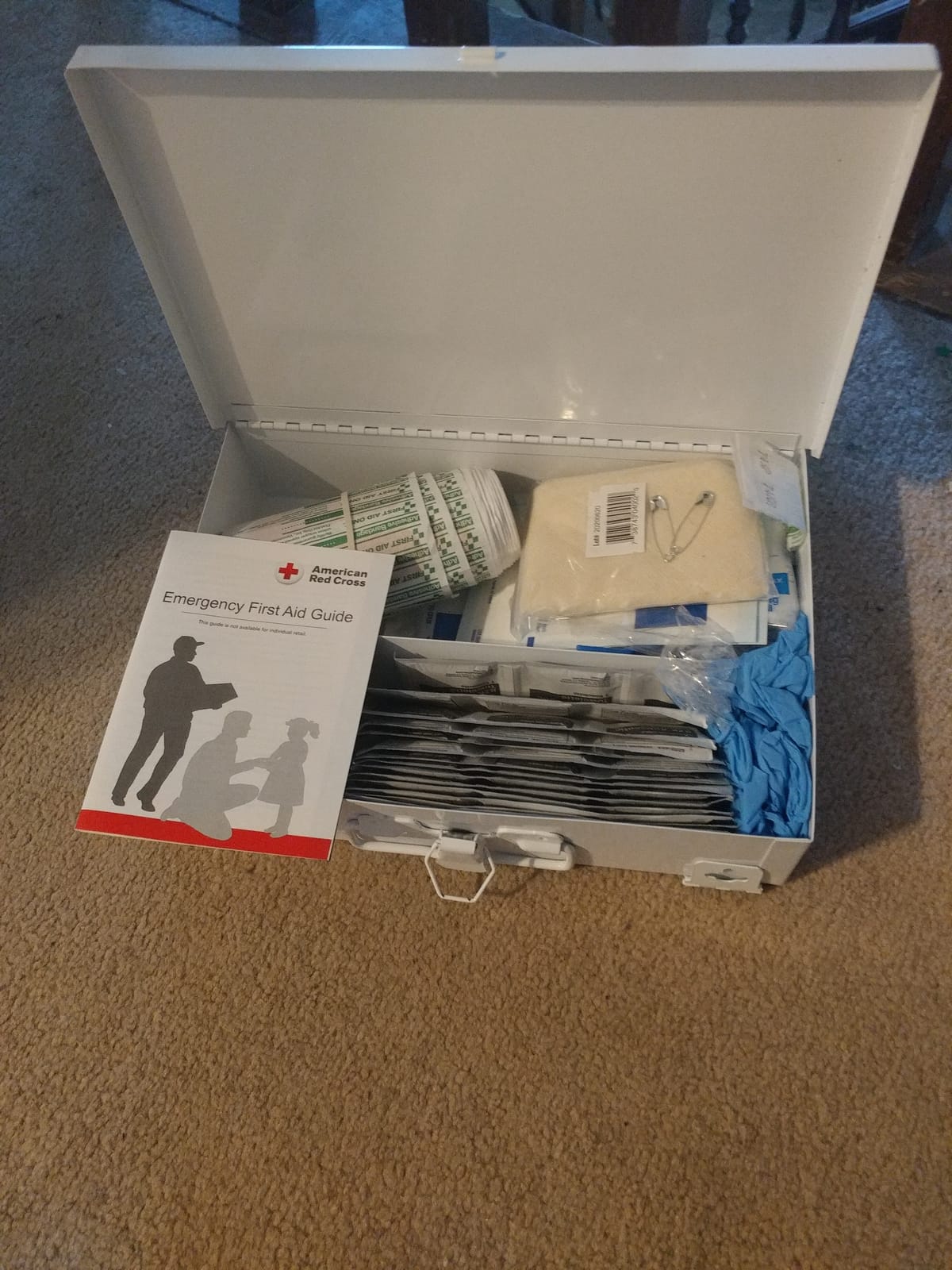 First Aid Only 9302-25M 25-Person Contractor's First Aid Kit for Home Renovation, Job Sites, and Construction Vehicles, 178 Pieces, White customer photo 1