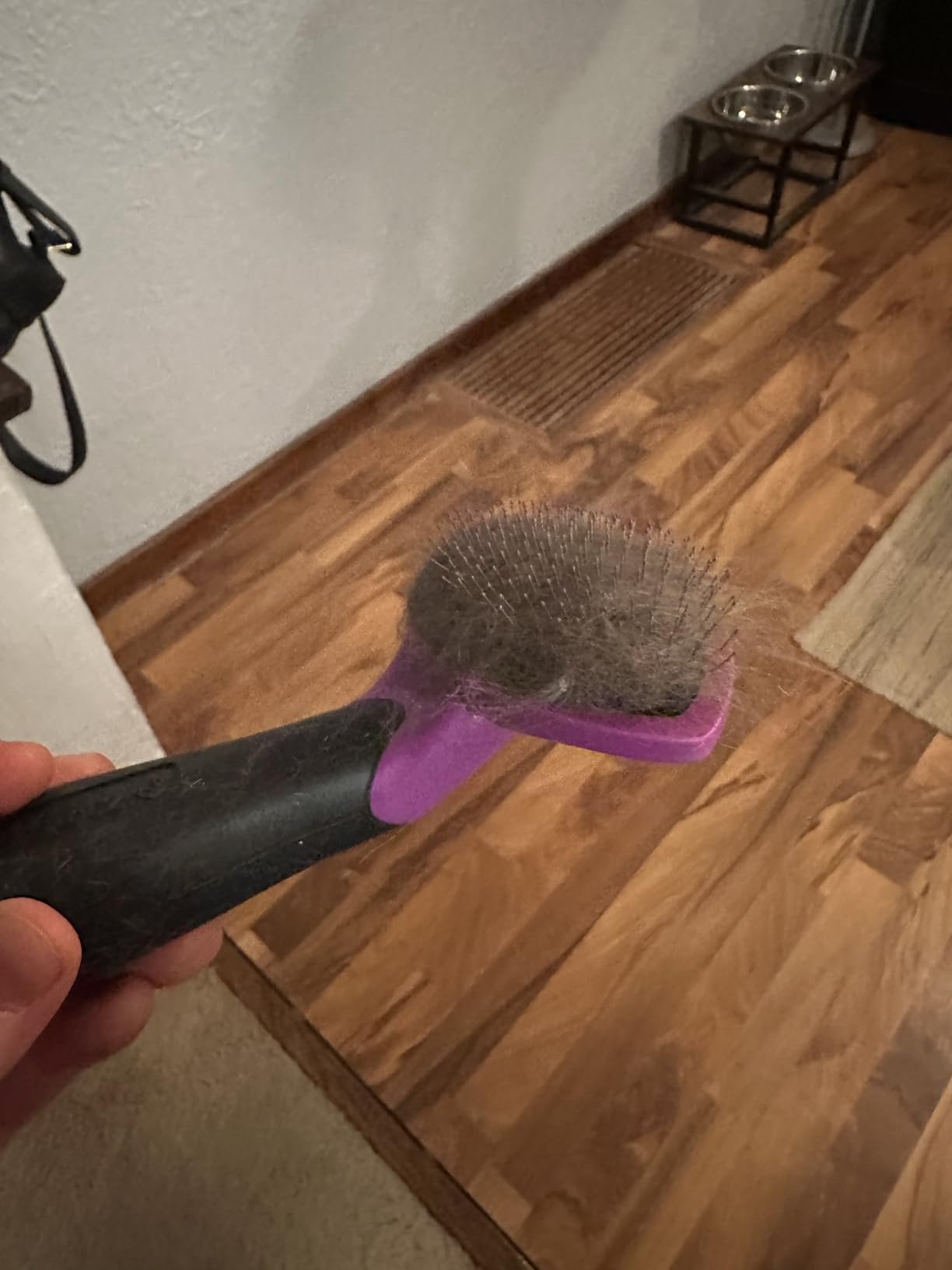 Hartz Groomer's Best Small Slicker Brush for Cats and Small Dogs, Black/Violet, 1 Count customer photo 1