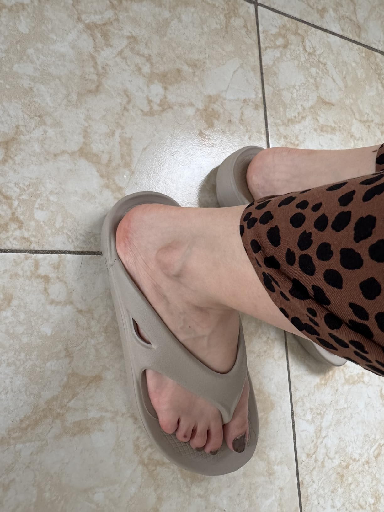 OOFOS OOriginal Recovery Sandal - Women’s and Men’s customer photo 2