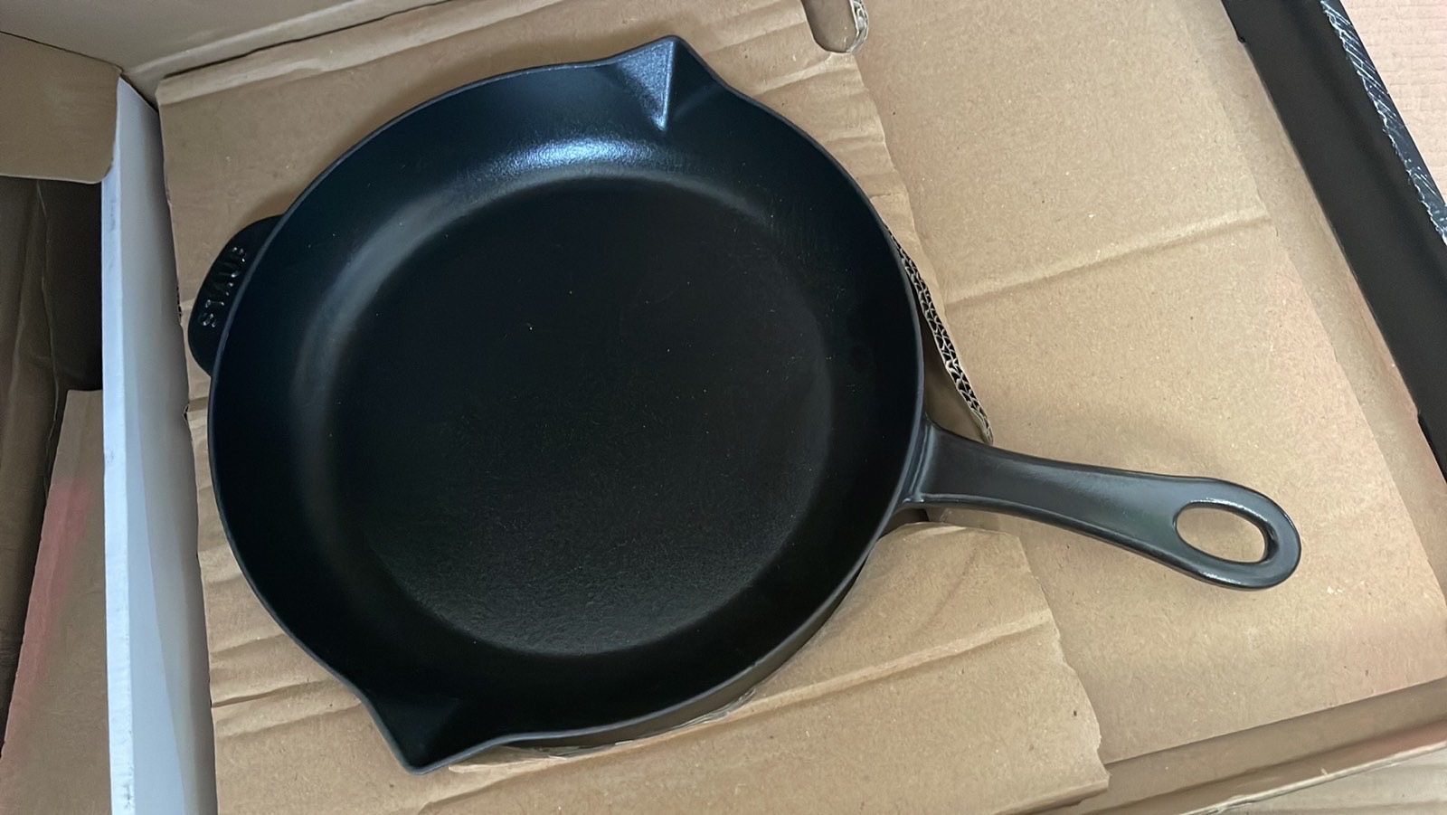 Staub Cast Iron 10-inch Fry Pan - Grenadine, Made in France customer photo 2