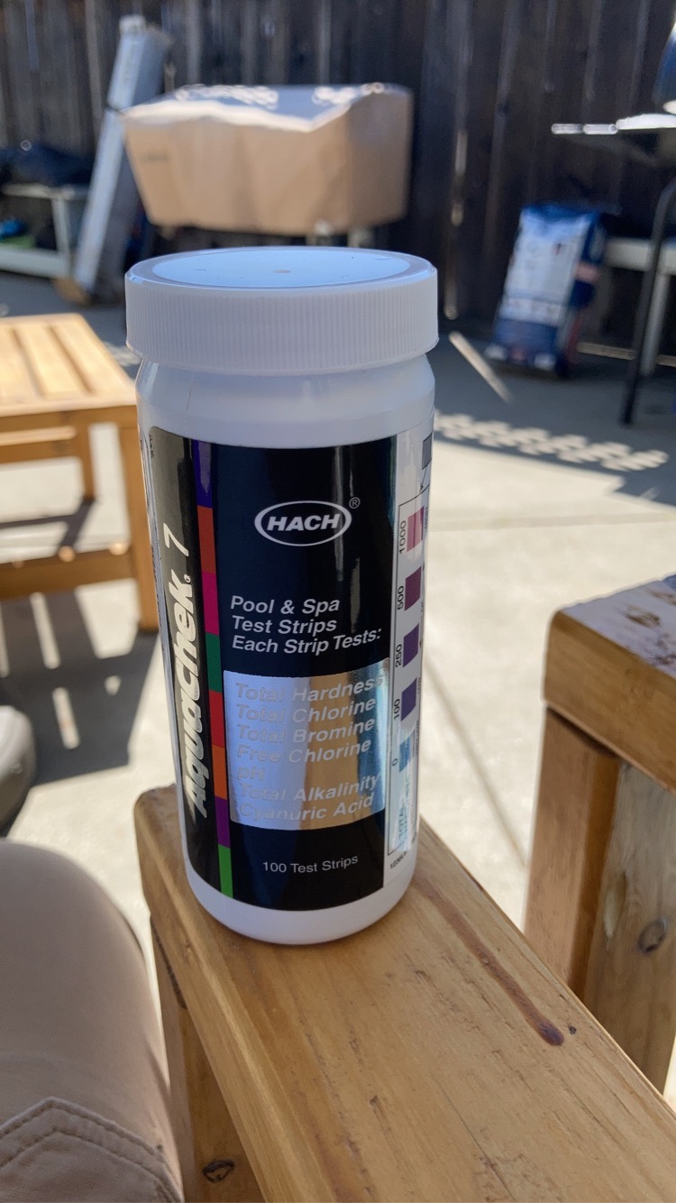 AquaChek 7-Way Pool and Spa Test Strips - Silver Pool Test Strips For pH, Total Chlorine, Free Chlorine, Bromine, Alkalinity, Total Hardness, and Cyanuric Acid - Water Quality Testing Kit (100 Strips) customer photo 1