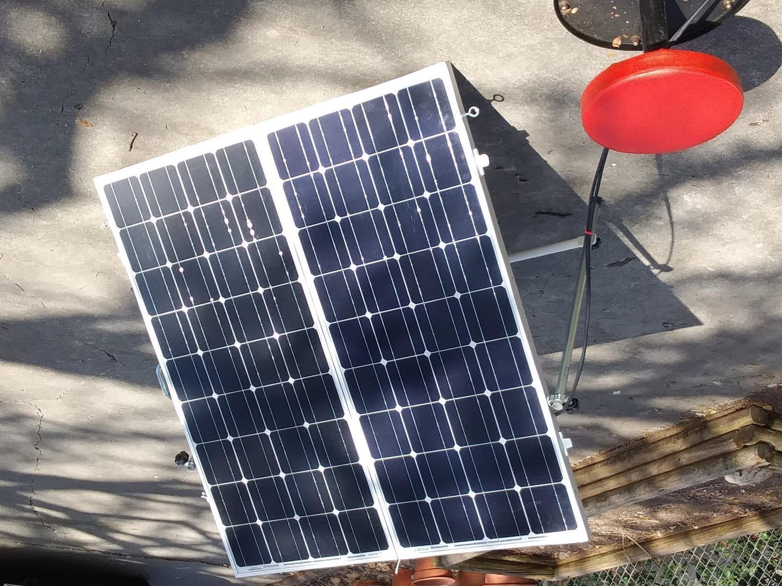 Renogy 200W 12V Monocrystalline Solar Panel Kit + 30A PWM Charge Controller customer photo 1