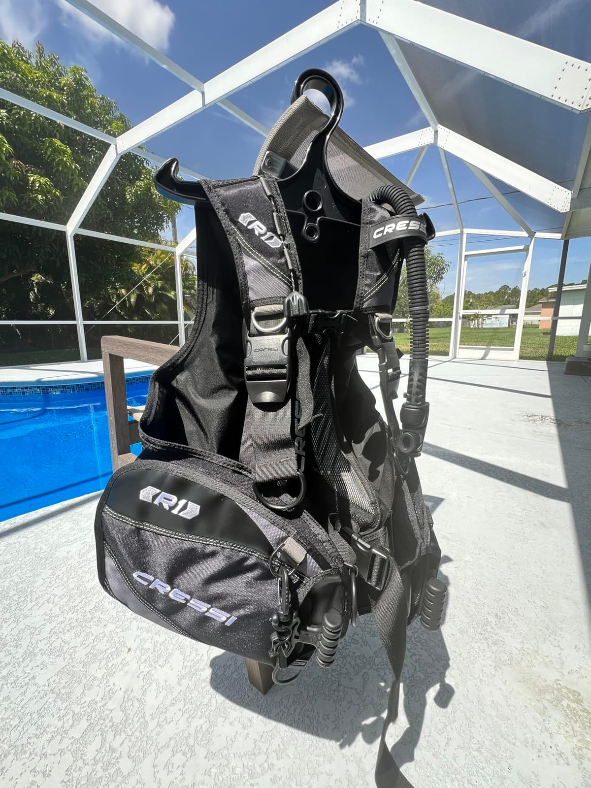 Cressi Lightweight Scuba Diving Jacket BCD with Integrated Movable Weight Pockets and 3 Exhaust Valves: R1: Designed in Italy customer photo 2
