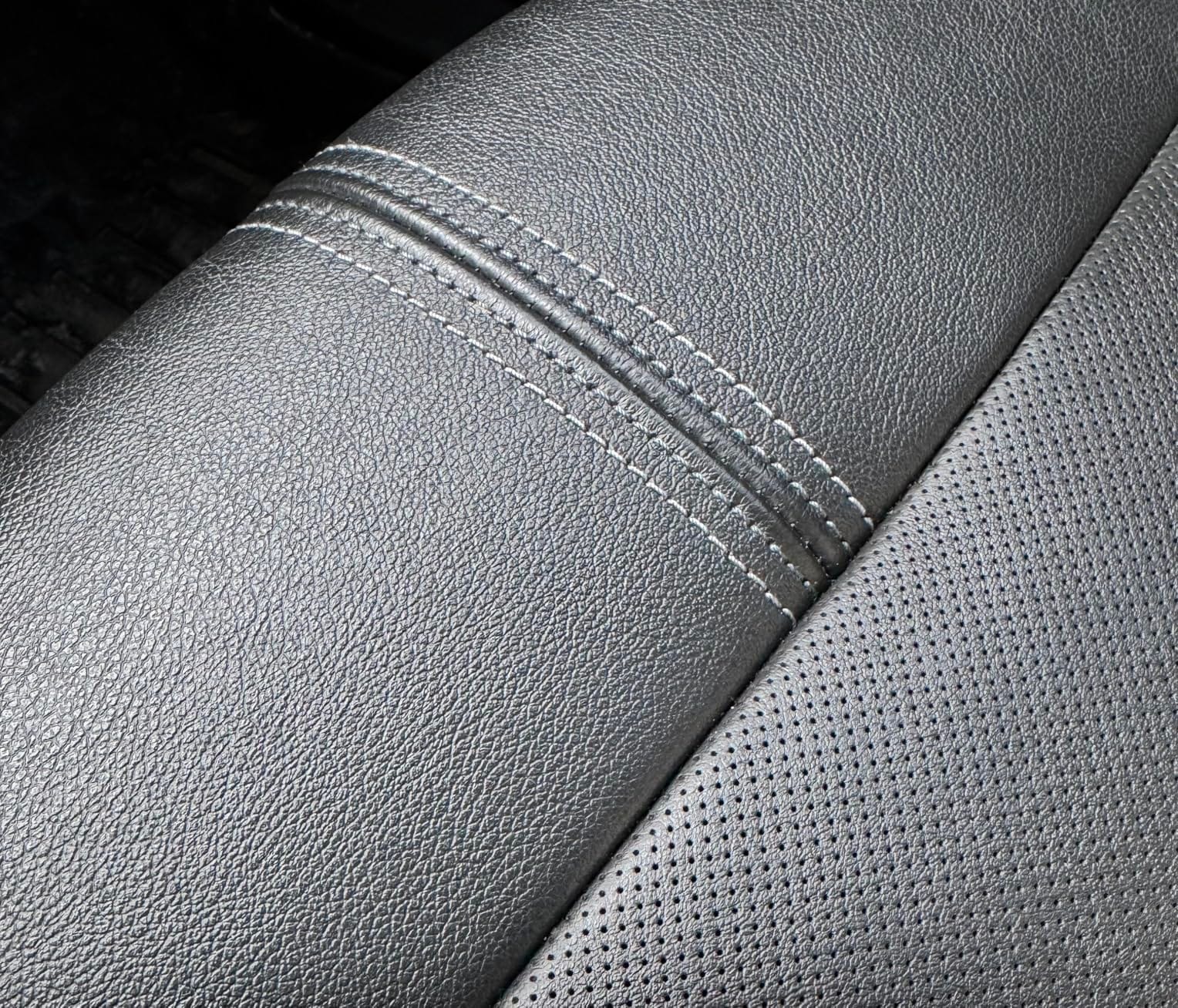 Chemical Guys, Colorless & Odorless Leather Cleaner, Car Interiors, 16 oz customer photo 1