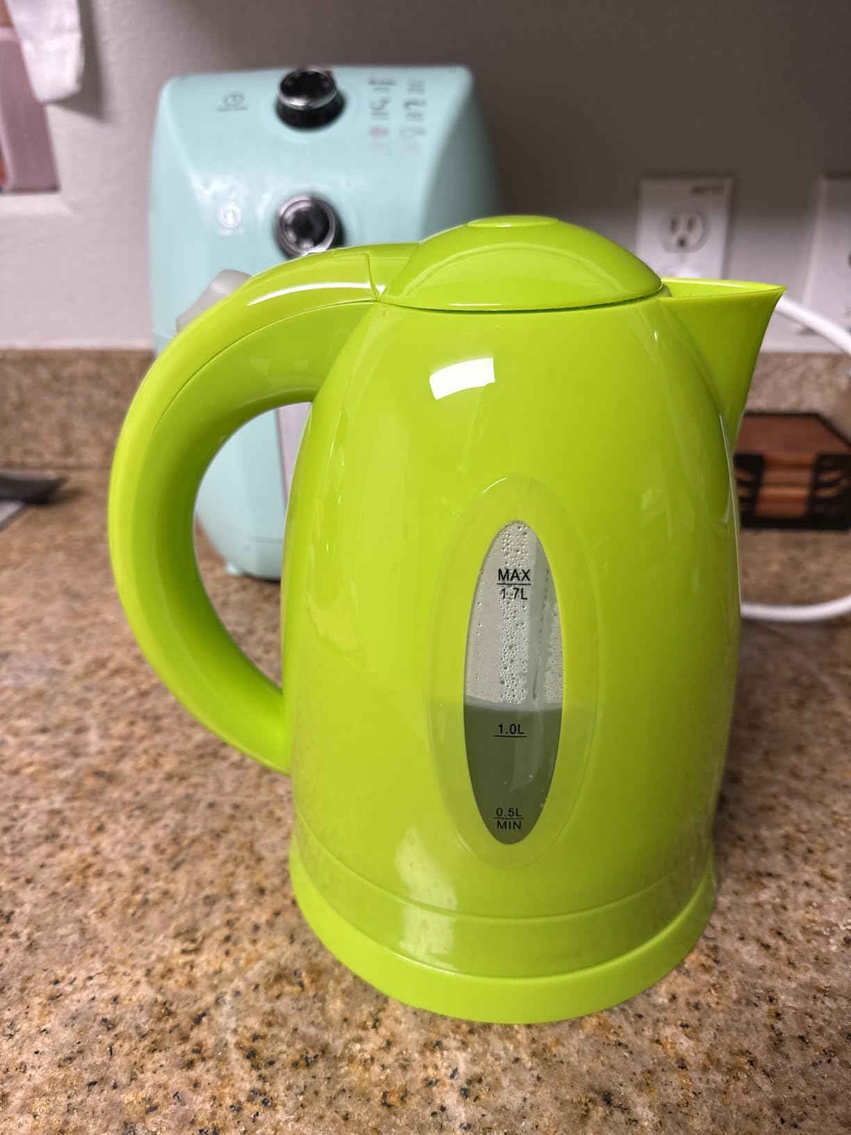 OVENTE 1.7L Electric Tea Kettle, 1100W BPA-Free Water Boiler, White KP72W customer photo 2