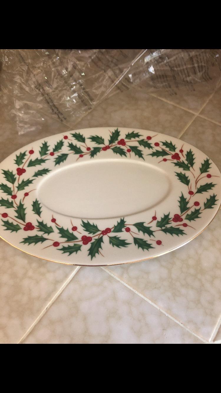 Lenox Holiday Porcelain Christmas Gravy Boat with Stand, 16oz customer photo 2