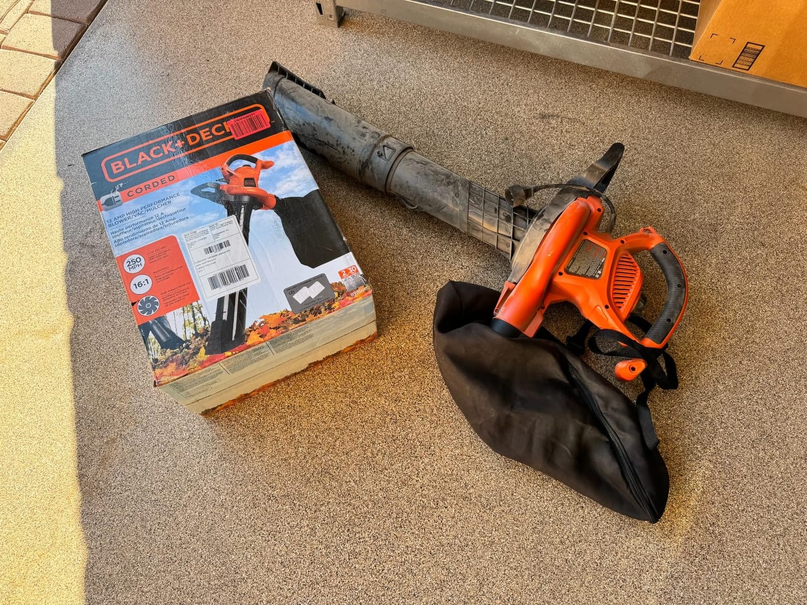 BLACK+DECKER Leaf Blower Leaf Vacuum and Leaf Mulcher 3-in-1, Electric Blowers for Lawn Care, 12 Amp, 250 MPH, 400 CFM (BV6000) customer photo 1