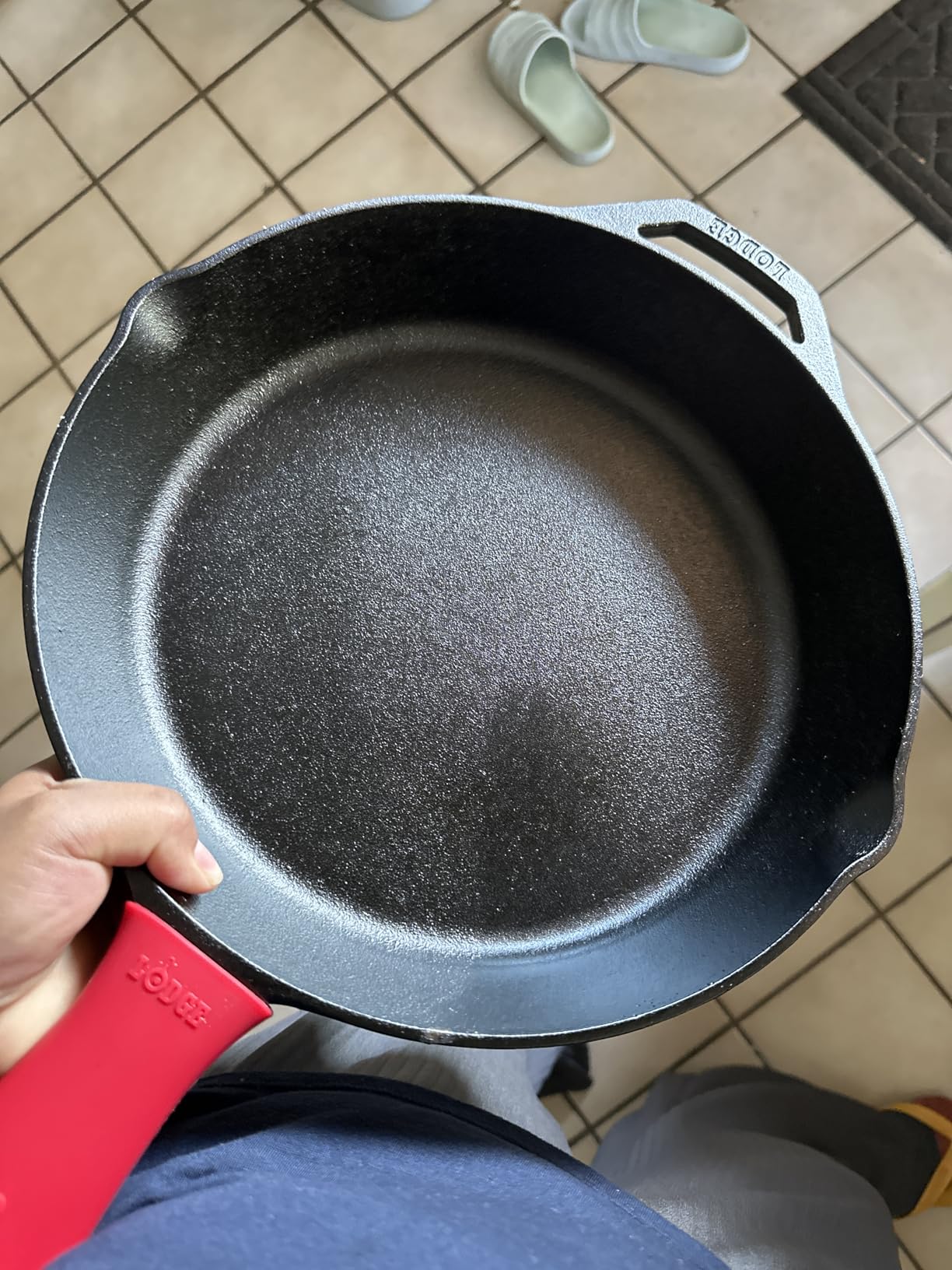 Lodge Pre-Seasoned Cast Iron Skillet with Silicone Handle Holder, 12 Inches | Non-Toxic & Naturally Non-Stick Frying Pan with Silicone Hot Handle Holder, Pan is Safe for Oven & Stovetop Use customer photo 1