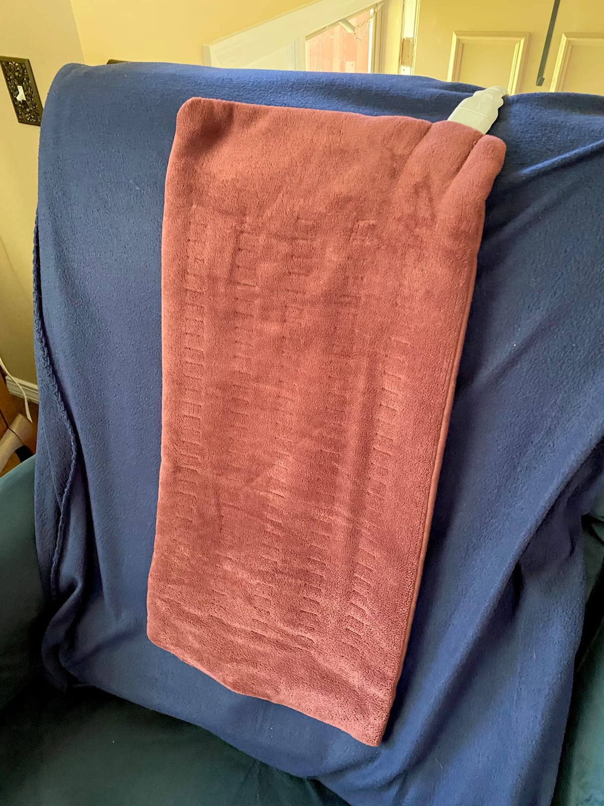 Sunbeam XL Back Neck and Shoulder Heat Therapy 12 x 24 with Auto Shut Off 6 Settings Machine-Washable Comfortable Microplush Fabric - Burgundy customer photo 2