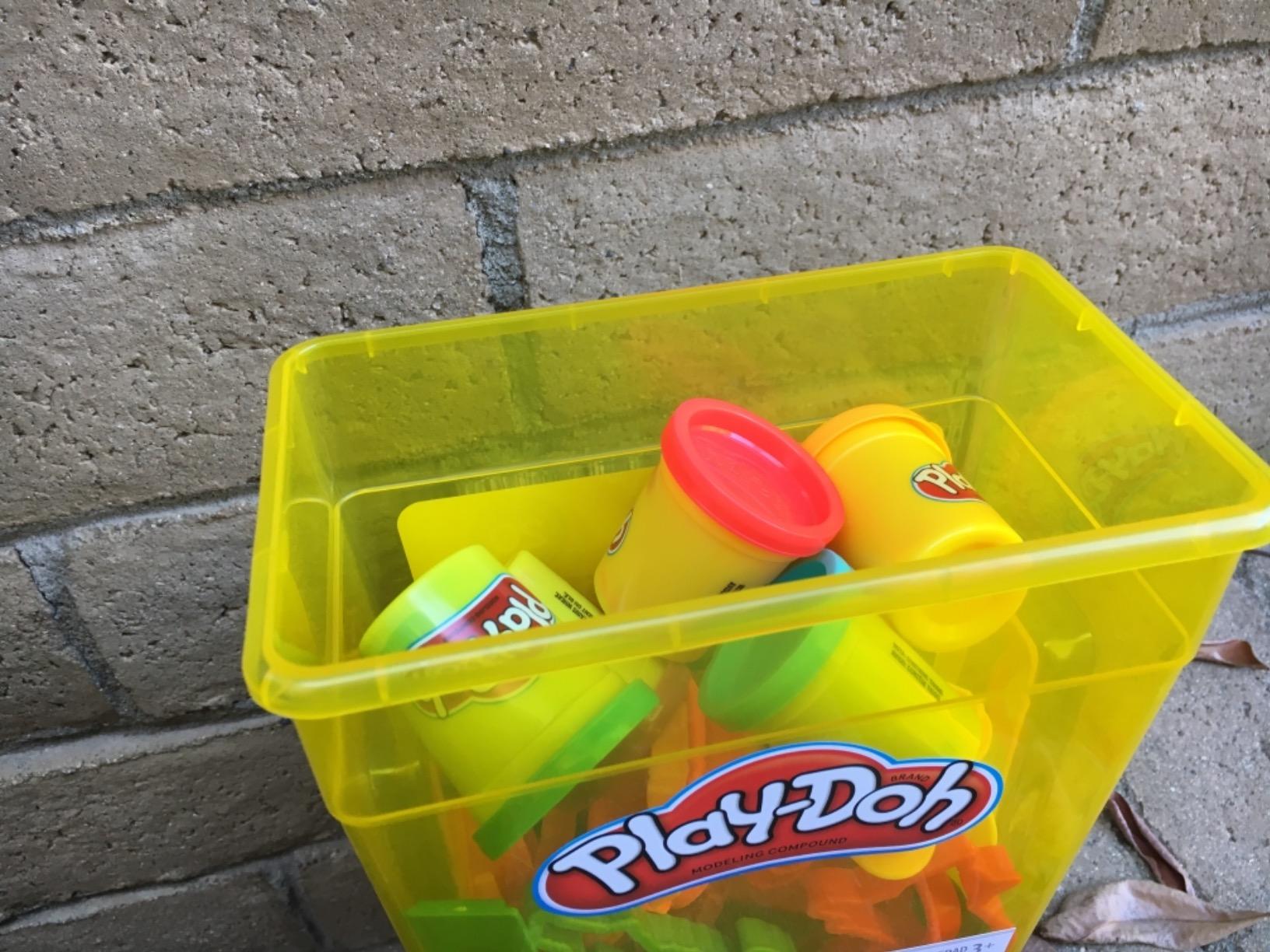 Play-Doh Fun Tub Set, 19 Accessories & Reusable Storage Container, Preschool Toys, Kids Arts & Crafts, Back to School Gifts, Ages 3+ (Amazon Exclusive) customer photo 1