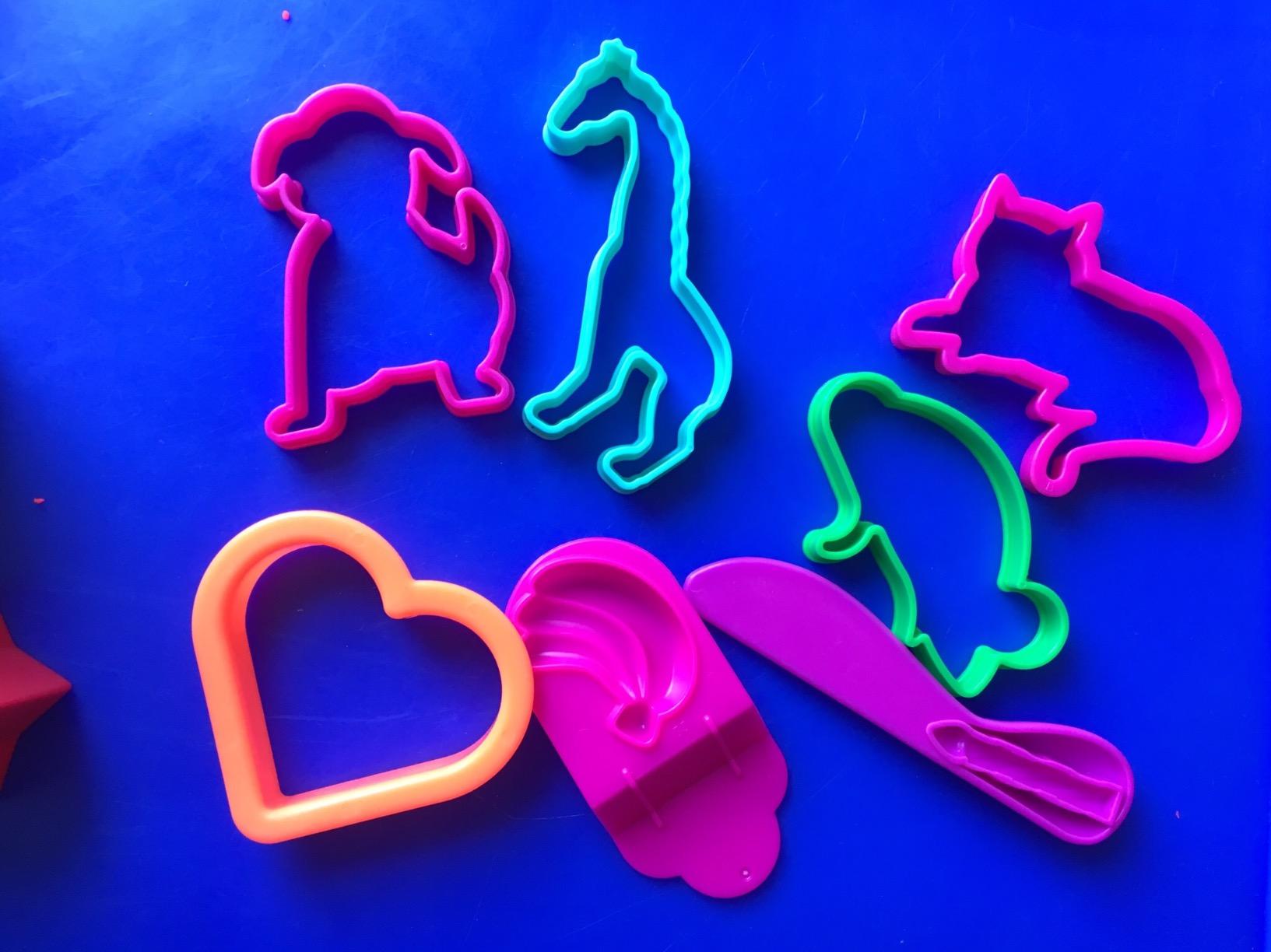 Play-Doh Fun Tub Set, 19 Accessories & Reusable Storage Container, Preschool Toys, Kids Arts & Crafts, Back to School Gifts, Ages 3+ (Amazon Exclusive) customer photo 2