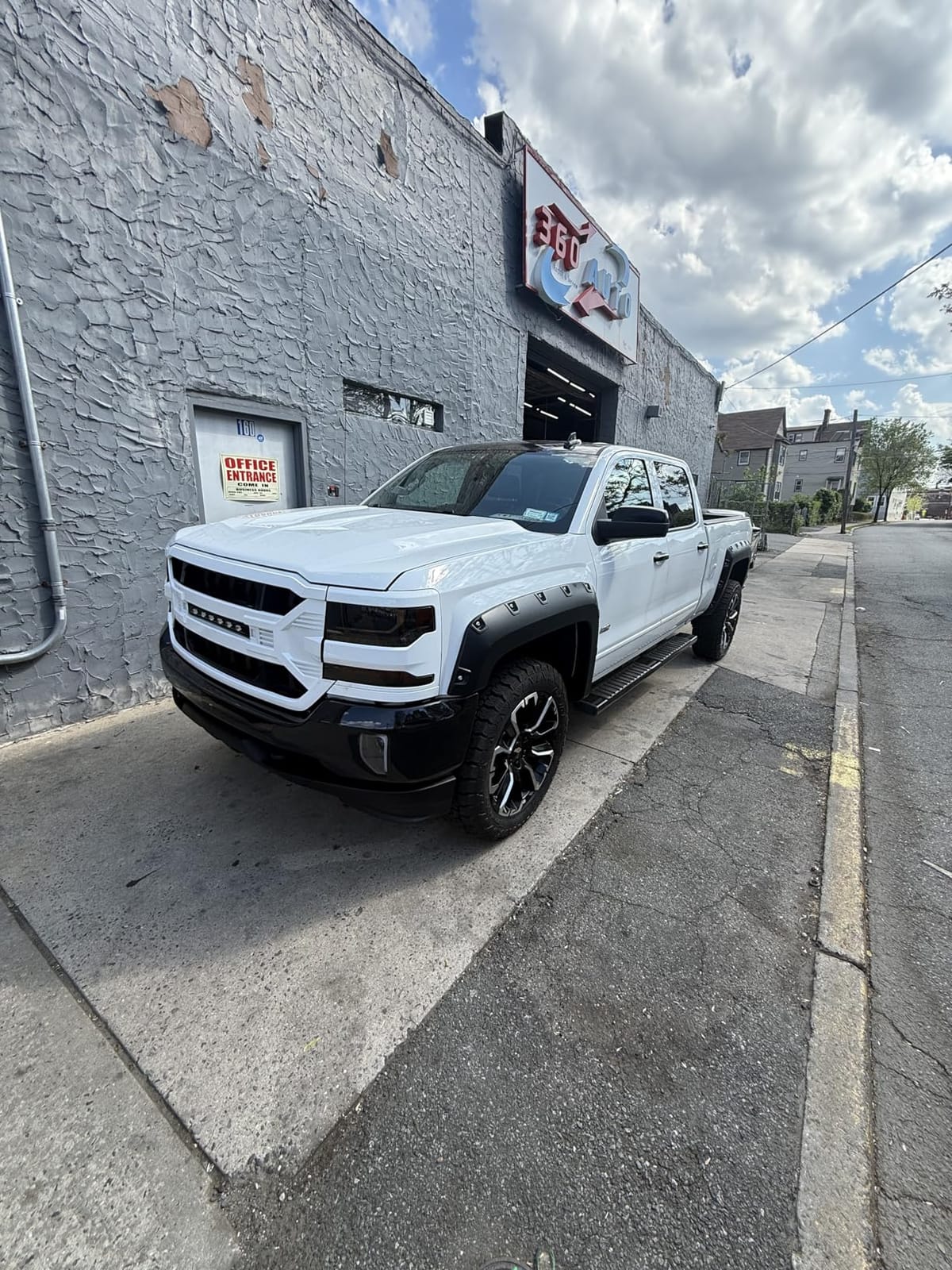 Tyger Auto Fender Flare Compatible with 2014-2018 Chevy Silverado 1500; 2015-2019 2500 3500HD 6.5' & 8' Bed, Smooth Textured Black Paintable Bolt-Riveted Style 4pc | TG-FF8C4128 customer photo 2