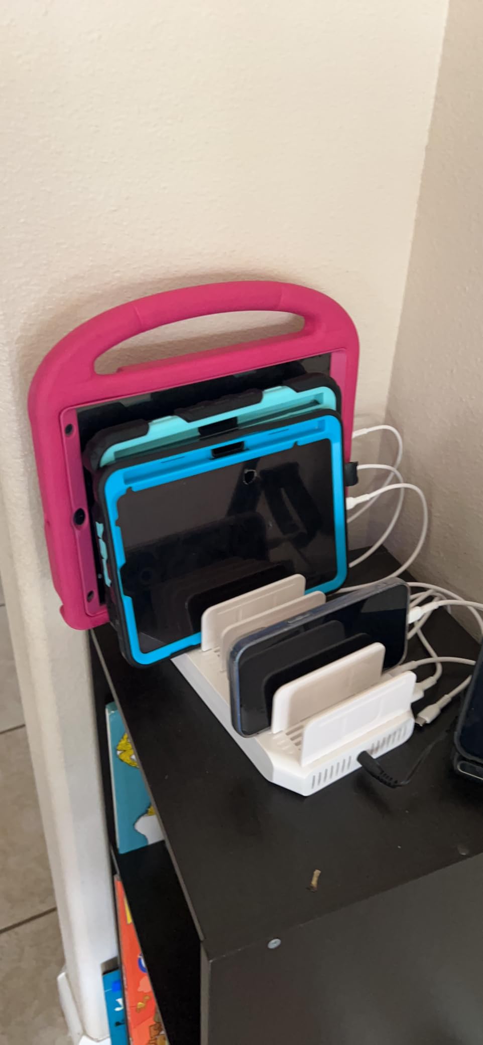 Unitek 10-Port Charging Station, USB Charger Organizer for Multiple Device customer photo 1