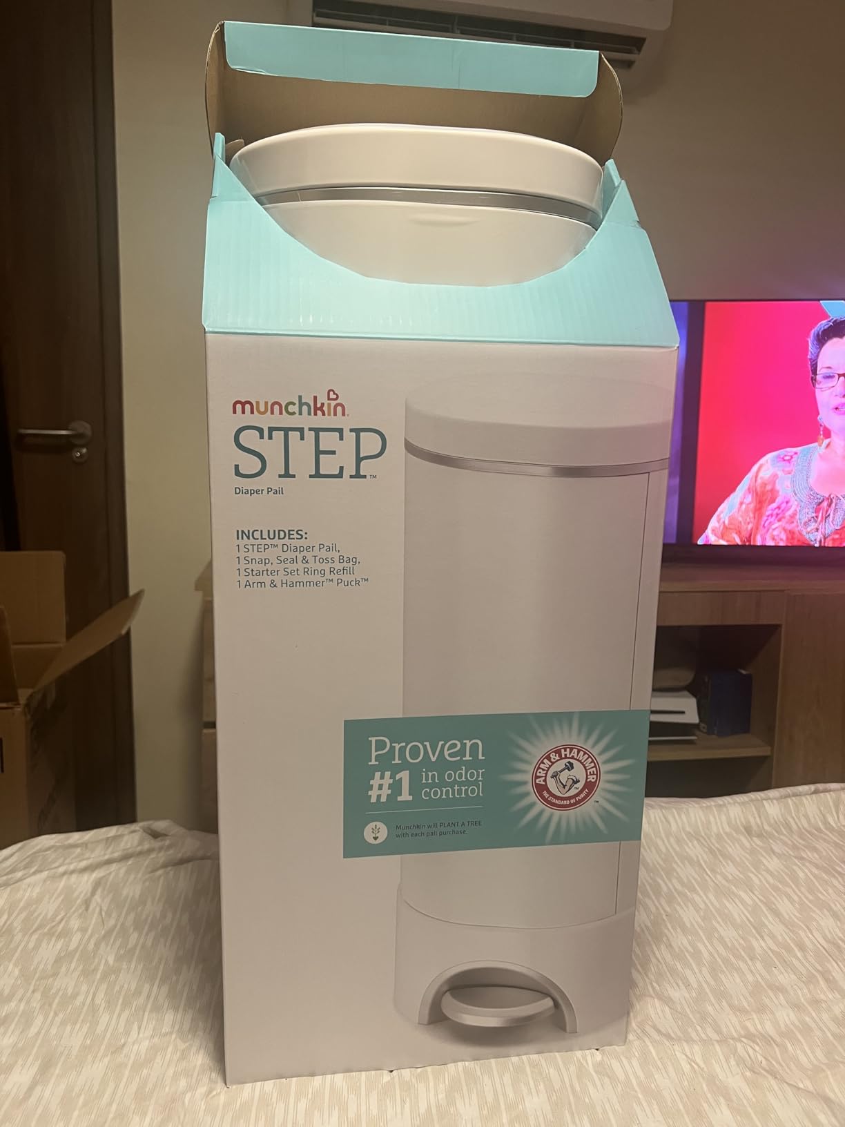 Munchkin® STEP™ Diaper Pail Powered by Arm & Hammer, #1 in Odor Control, Award-Winning, Includes 1 Snap, Seal & Toss™ Bag, 1 Starter Refill Ring, and 1 PUCK™ Baking Soda Cartridge customer photo 2