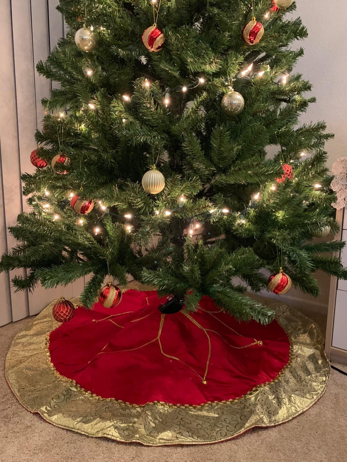 Valery Madelyn 48 Inch Red Gold Christmas Tree Skirt for Tree Decorations customer photo 1