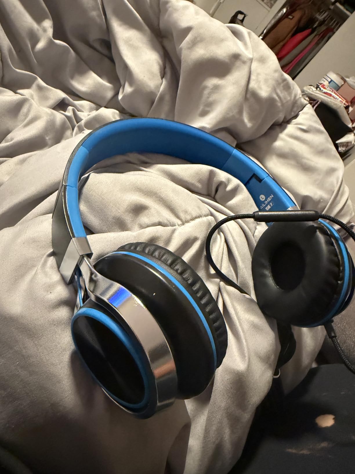 AILIHEN C8 Kids Wired Headphones with Mic for School, 3.5mm Jack, BlackBlue customer photo 1