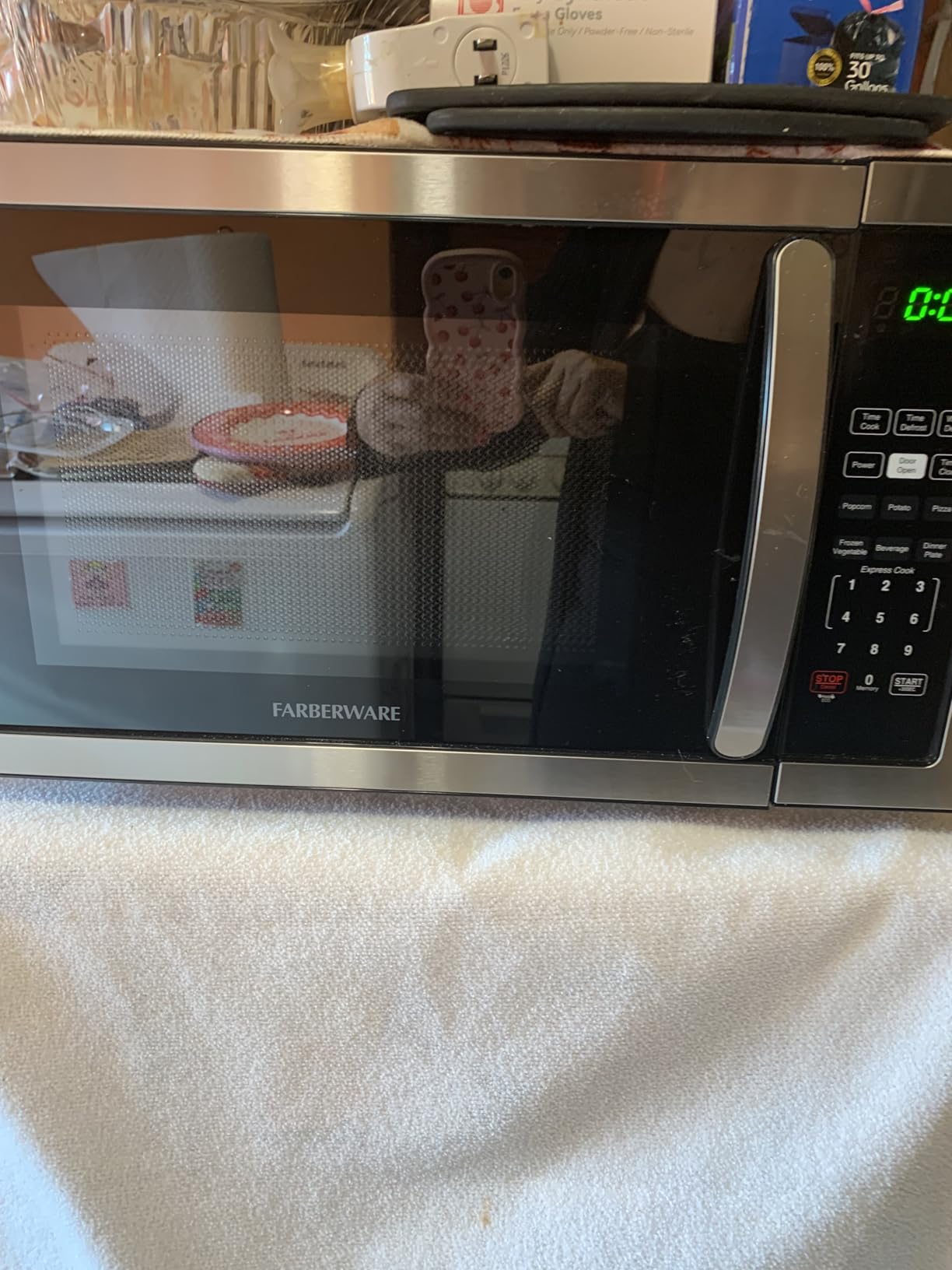 Farberware 1.1 Cu. Ft. Countertop Microwave Oven – 1000 Watts Power, Auto Cook Settings, Defrost, Easy Clean and Child Safety Lock - Stainless customer photo 1