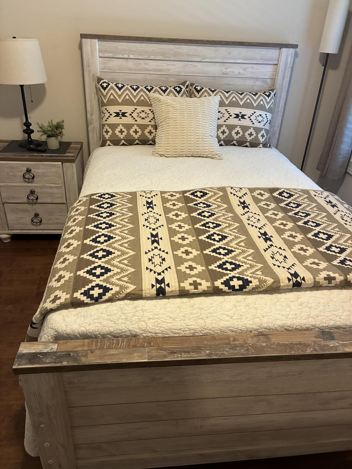Woolrich Quilt Set King, Southwestern Aztec Bedding, Reversible Lightweight Bedspread, Oversized Rustic Cabin Quilt Set, Western Farmhouse Bedding with Matching Shams, Black customer photo 1