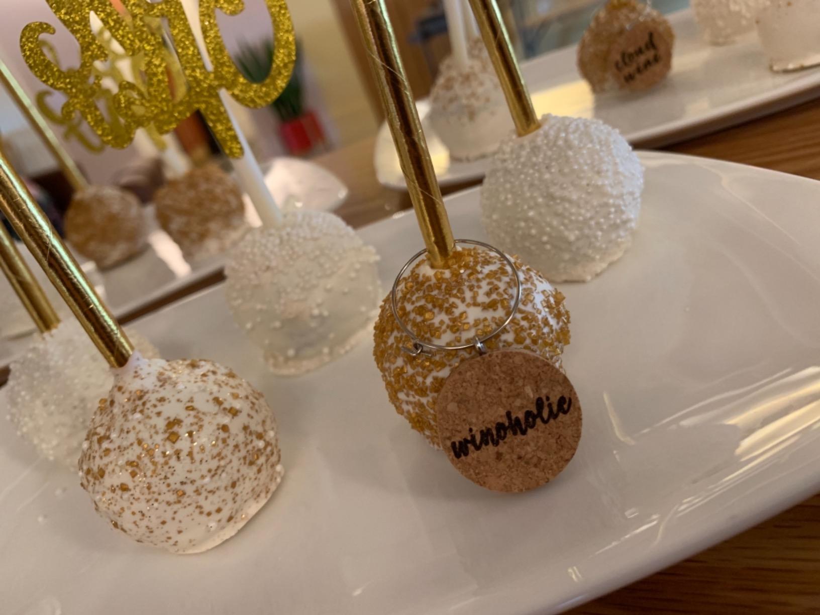 Juvale Wine Glass Charms - 1-Inch Circle Cork, 12-Pack - Wine Charms for Stem Glasses & Funny Party Decor - Birthday Party Favors customer photo 1