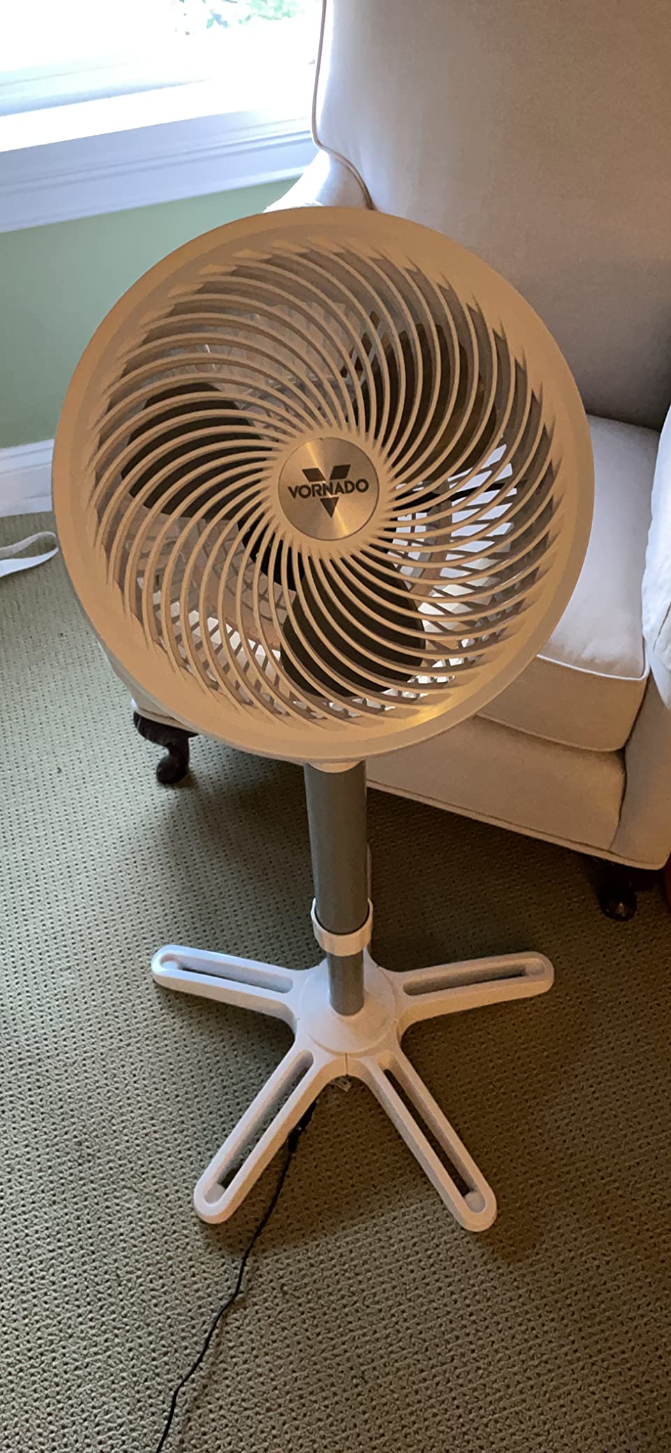 Vornado 683DC Energy Smart Medium Pedestal Air Circulator Fan with Variable Speed Control, White customer photo 1