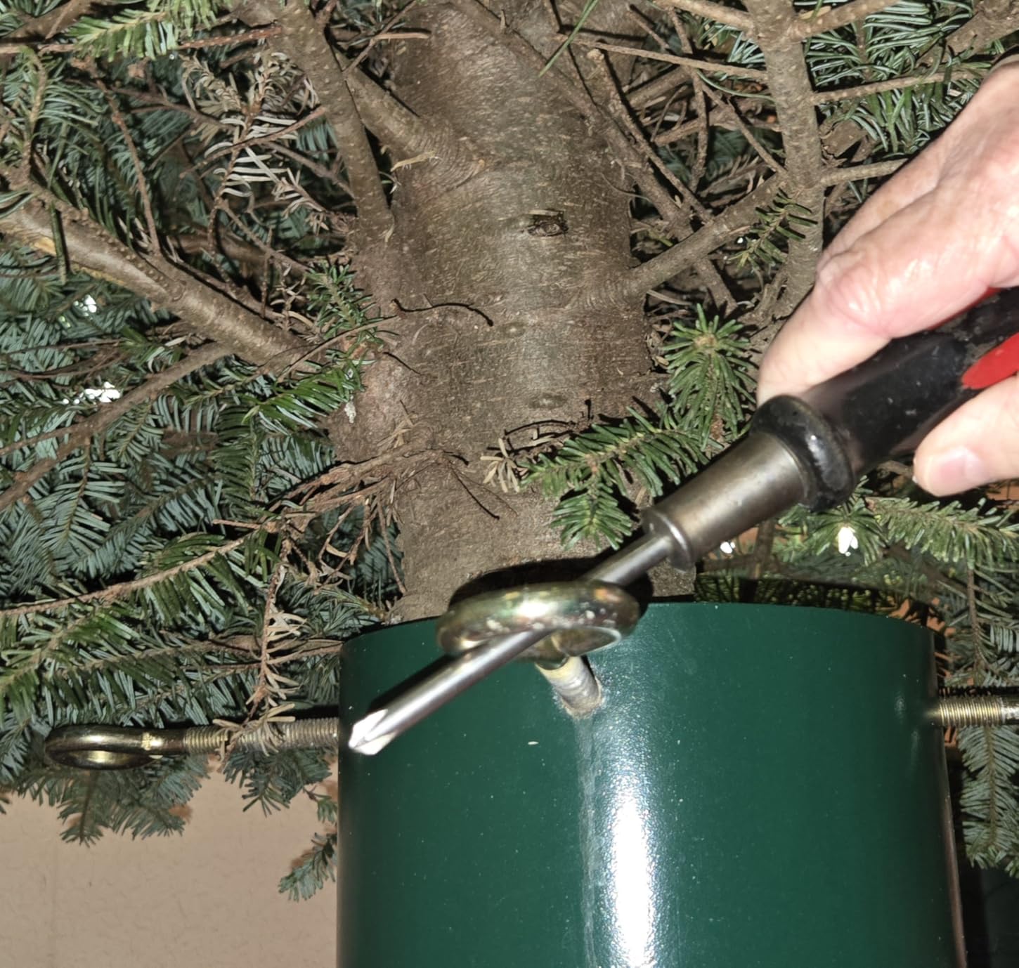 Goliath Welded Steel Christmas Tree Stand for Live Trees 5 to 12 Foot customer photo 1