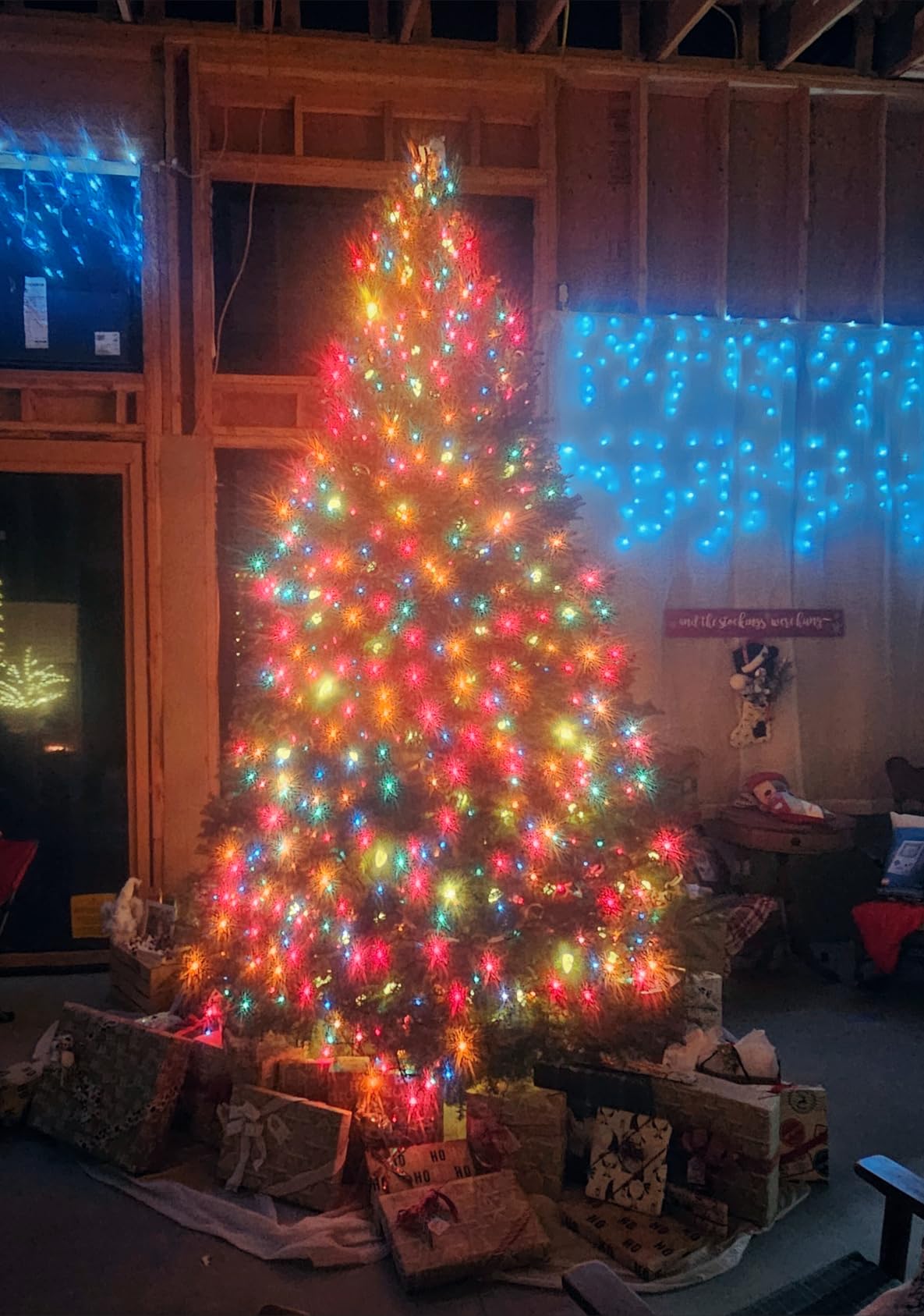 Goliath Welded Steel Christmas Tree Stand for Live Trees 5 to 12 Foot customer photo 2