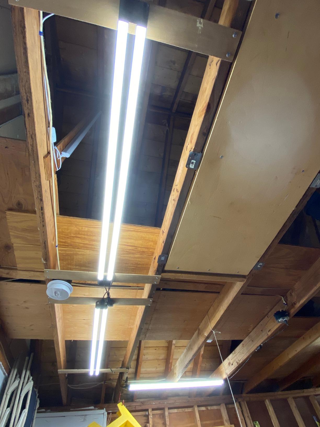 hykolity 4FT LED Shop Light, 42W [250W Equivalent],4400LM,5000K Daylight customer photo 1