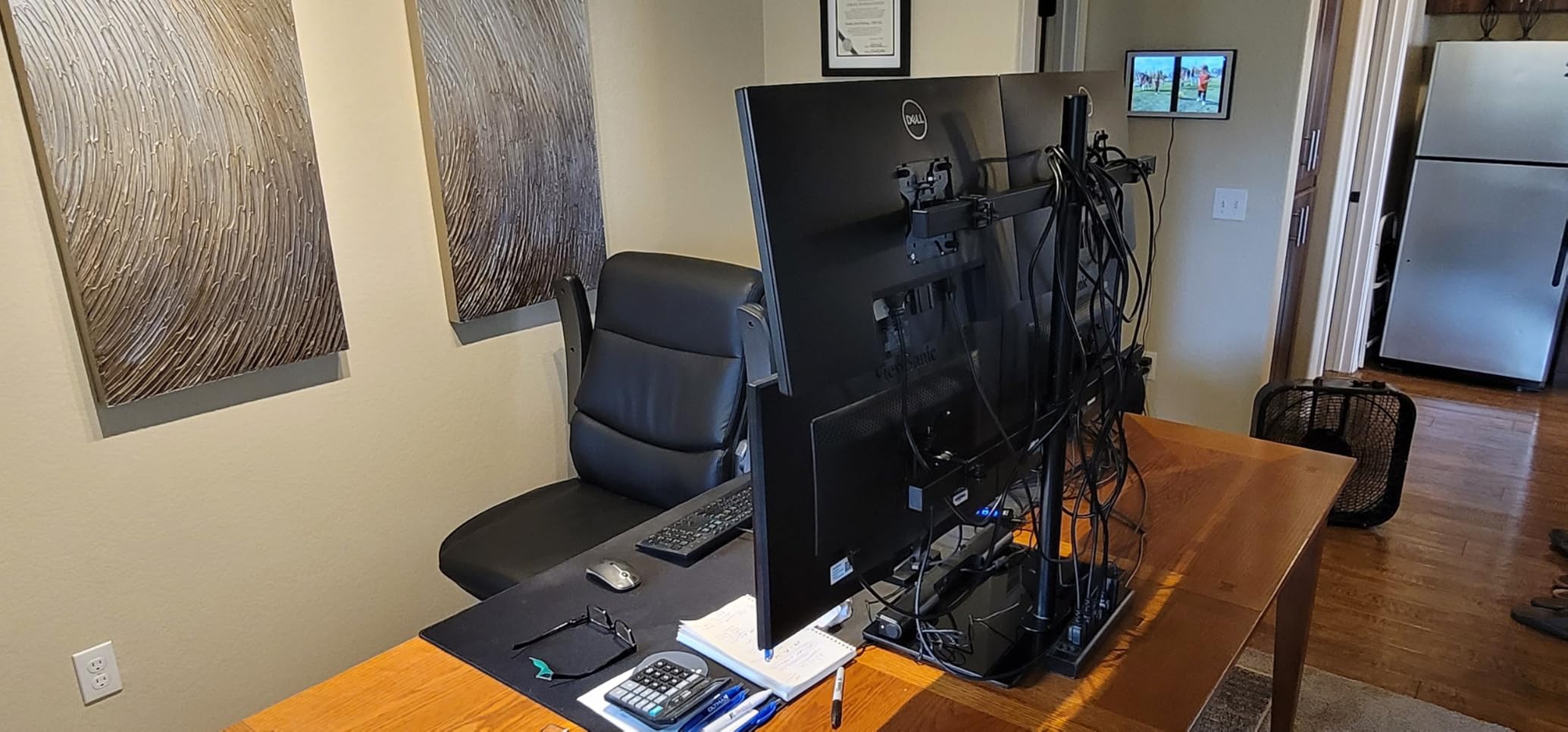 WALI Freestanding Vesa Monitor Stand for 13-32 inch Screens, up to 22 lbs | Single Monitor Stand for Desk, Full Motion with Height Adjustment, Tilt, Swivel, Rotation, VESA 75/100mm (MF001), Black customer photo 1