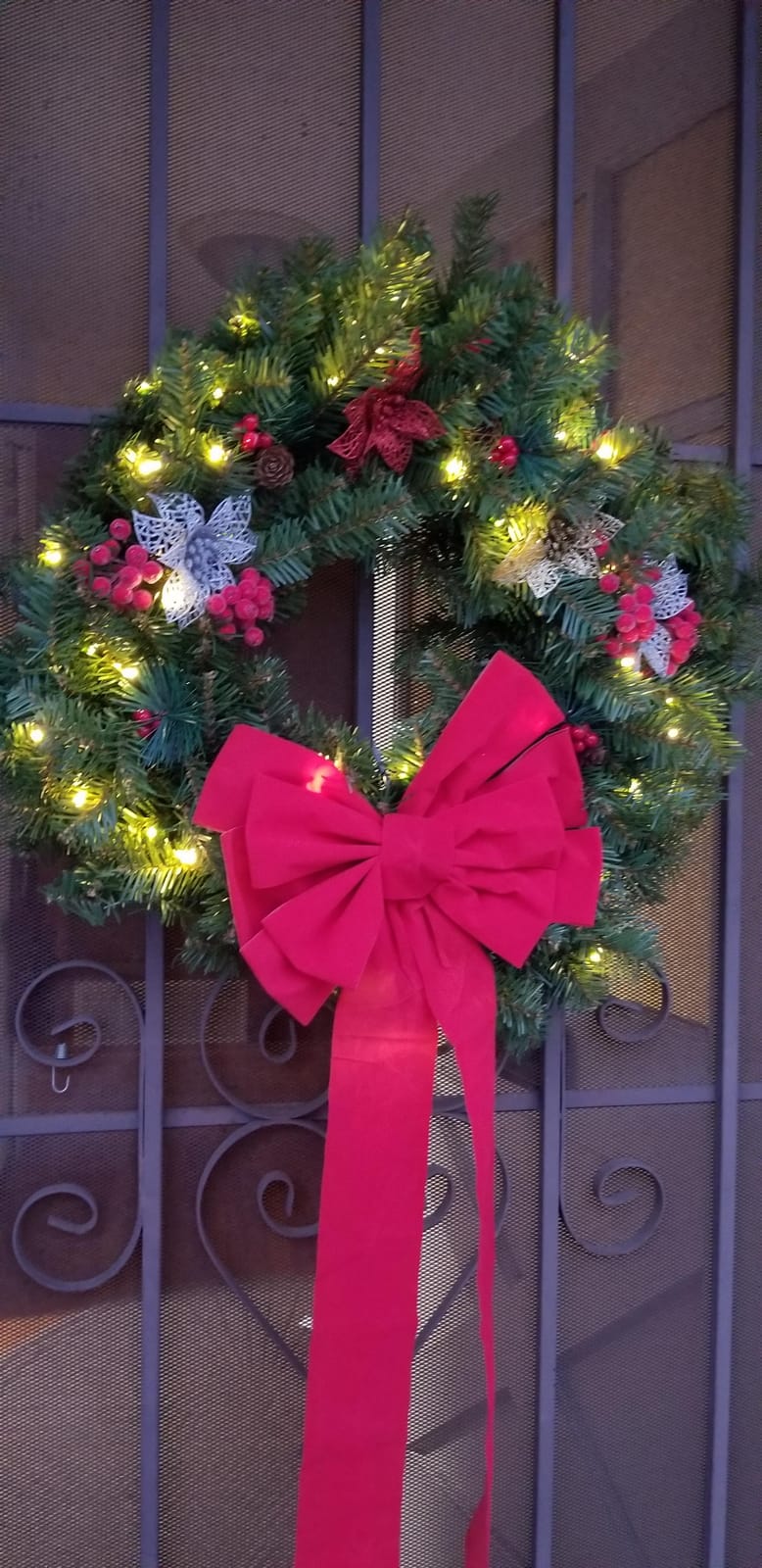 National Tree Company 30in Pre-Lit Norwood Fir Artificial Christmas Wreath customer photo 2