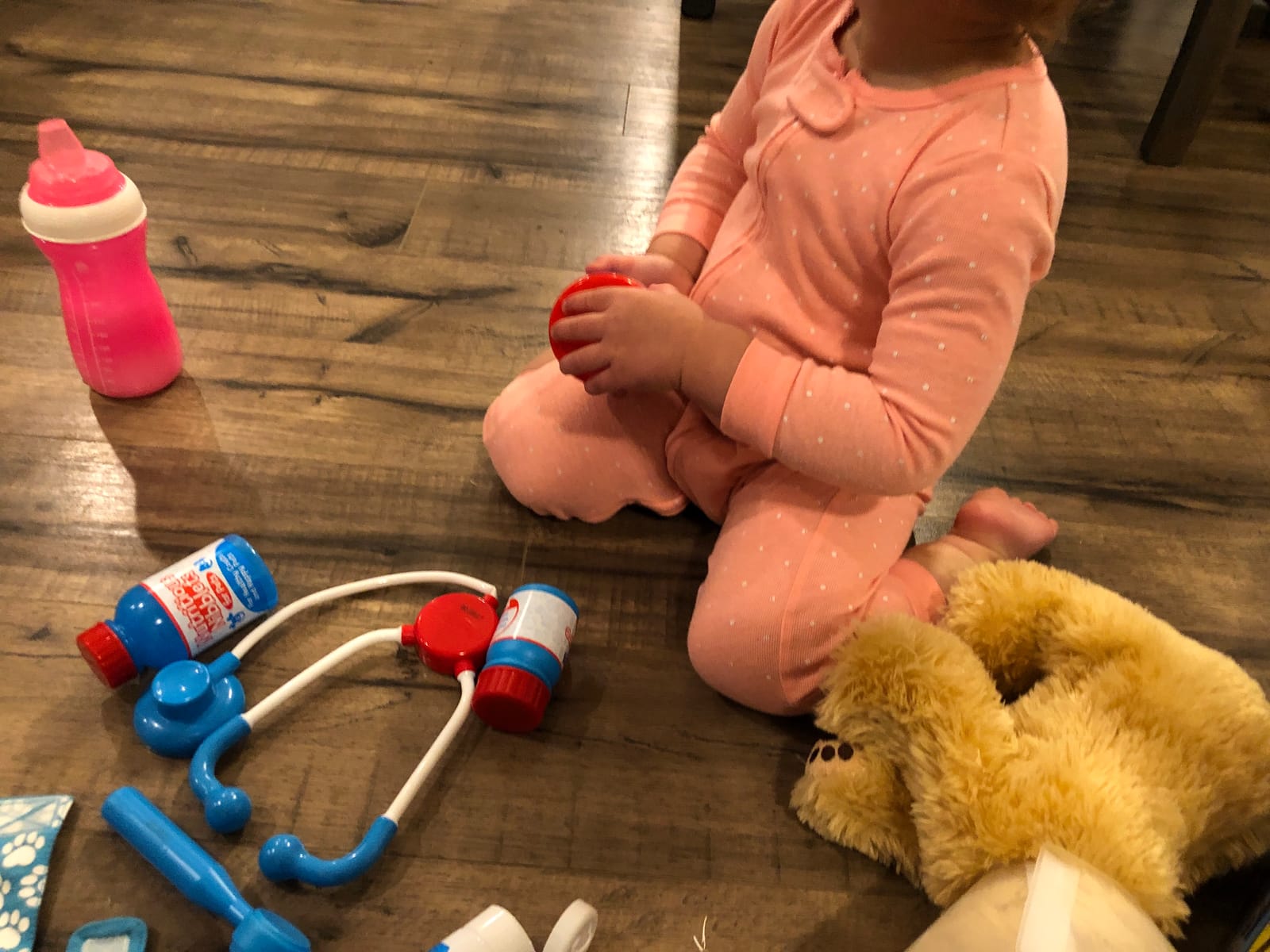 Melissa & Doug Examine and Treat Pet Vet Play Set, 24-Piece Animal Doctor Playset with Dog & Cat Plushies, Pet Doctor Kit & Accessories, Preschool Toys for Girls & Boys Ages 3+ customer photo 1