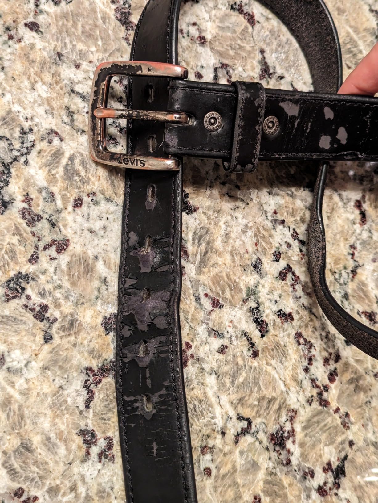 Levi’s Men’s Casual Leather Belt, Classic Strap for Jeans & Everyday Wear customer photo 1