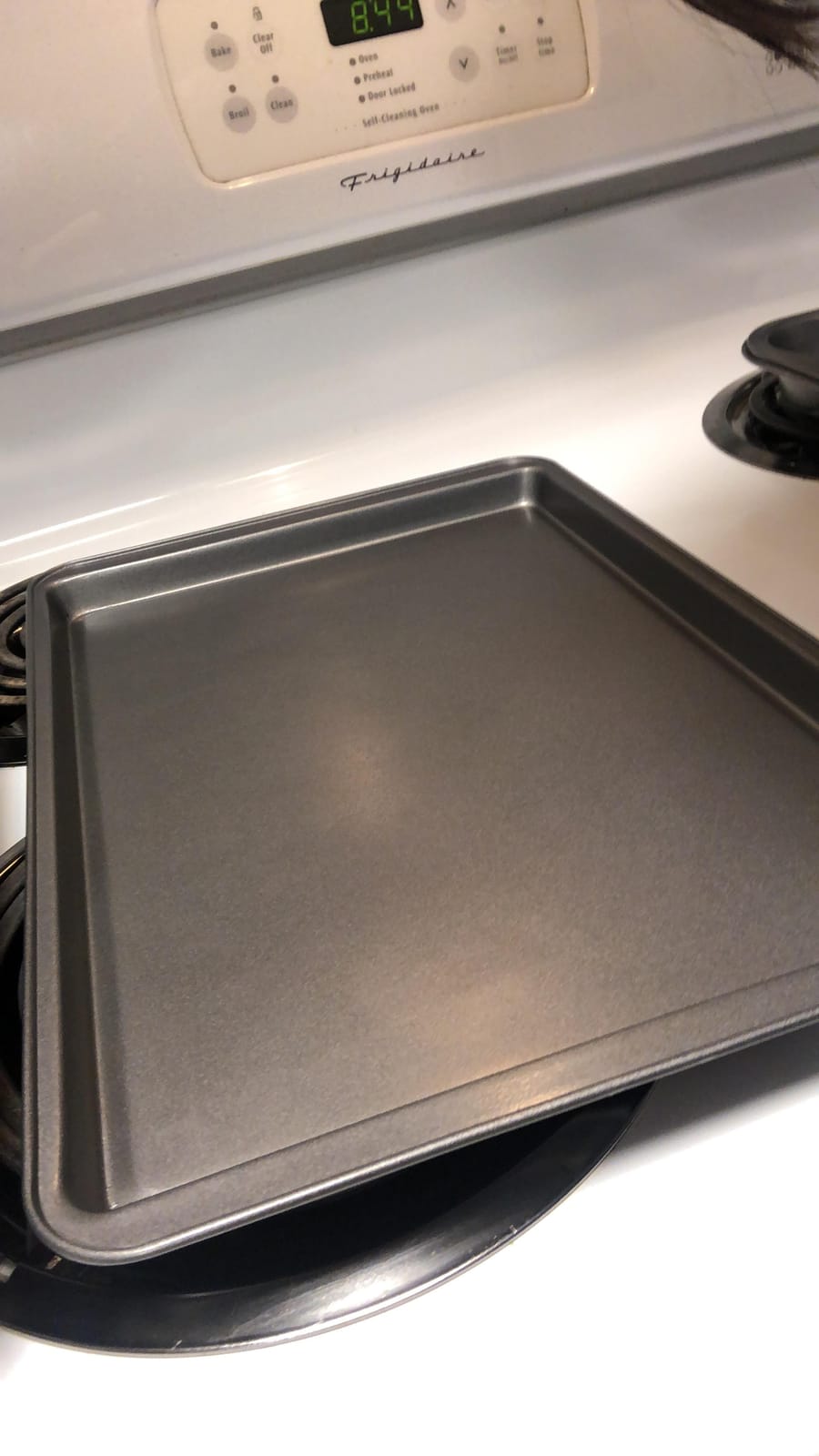 Amazon Basics 6 Piece Nonstick Carbon Steel Bakeware Set with Cake, Muffin, Cookie, and Loaf Pans, Easy Release, Oven Safe customer photo 1