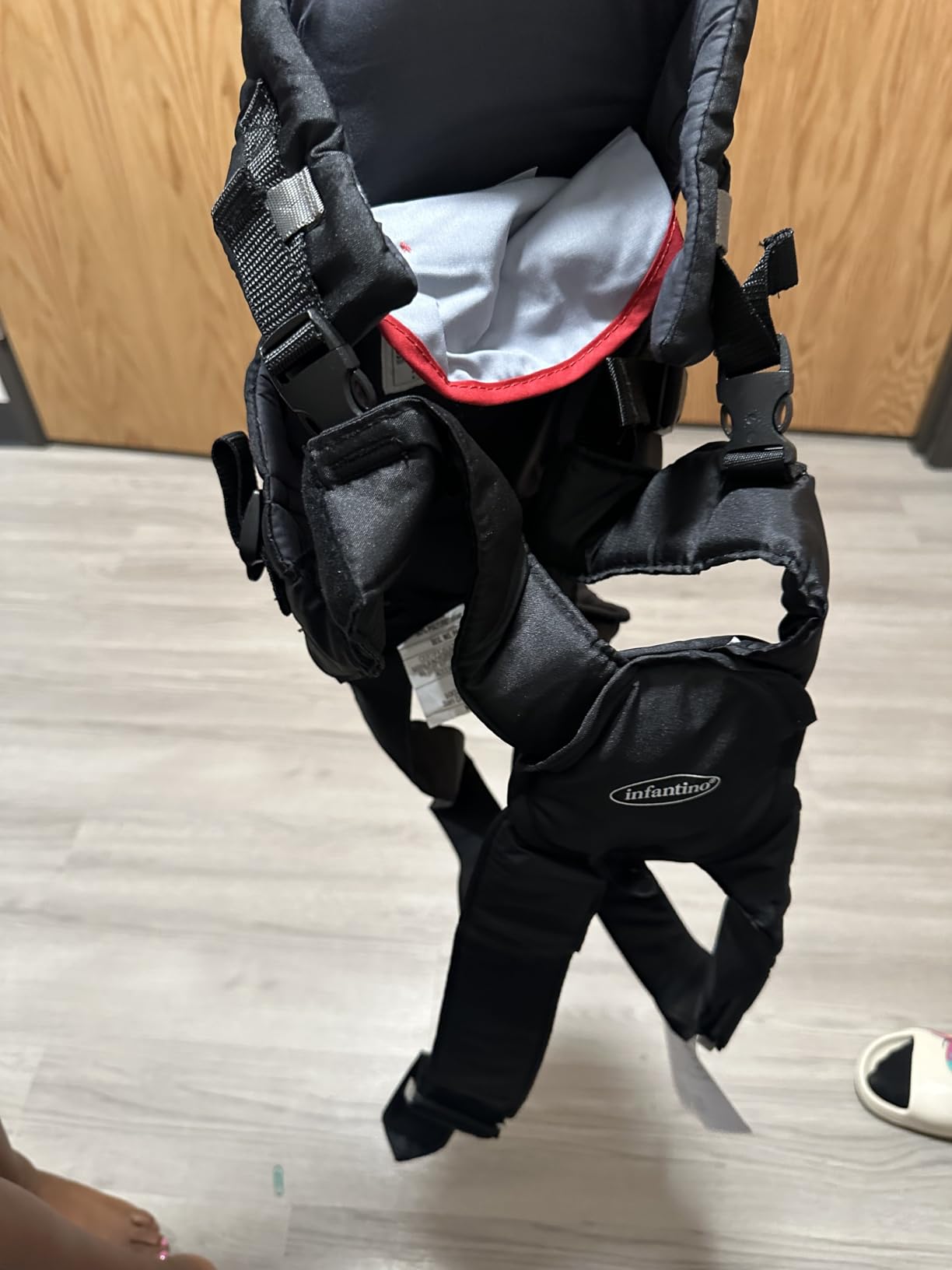 Infantino Swift Classic Carrier with Pocket, 2-Way Carry, Black customer photo 1