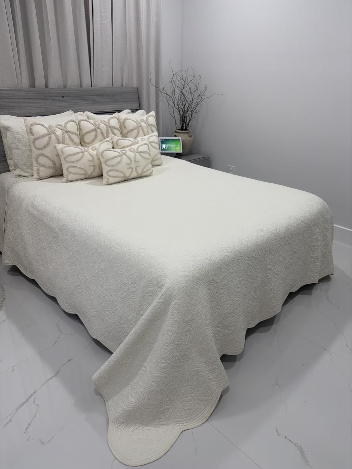Cozy Line Home Fashions 100% Cotton Medallion Off White Matelasse Embossed Bedding Quilt Set, Reversible Lightweight Bedspread, Coverlet for All Season (Blantyre - Ivory, Queen - 3 piece) customer photo 2