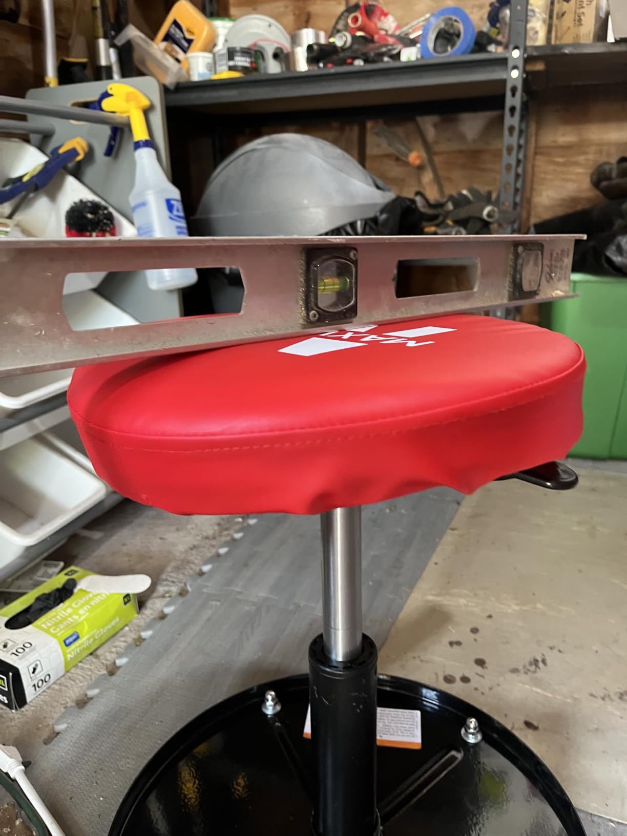 MaxWorks 80771 Pneumatic Roller Seat/Creeper with Adjustable Height - 300 lb Capacity customer photo 2