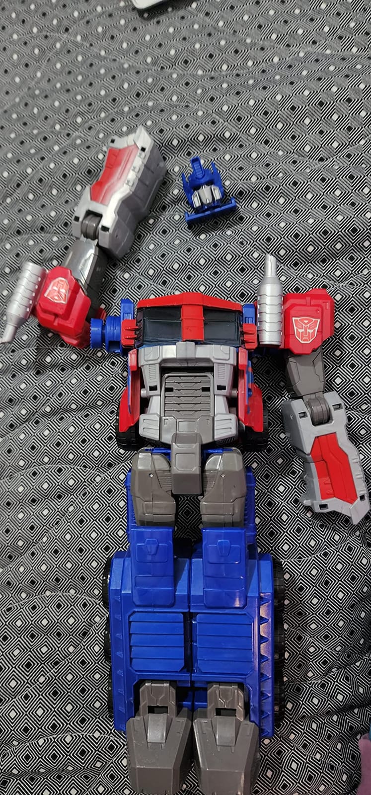 Transformers Toys Heroic Optimus Prime Action Figure - Timeless Large-Scale Figure, Changes into Toy Truck - Toys for Kids 6 and Up, 11-inch (Amazon Exclusive) customer photo 1