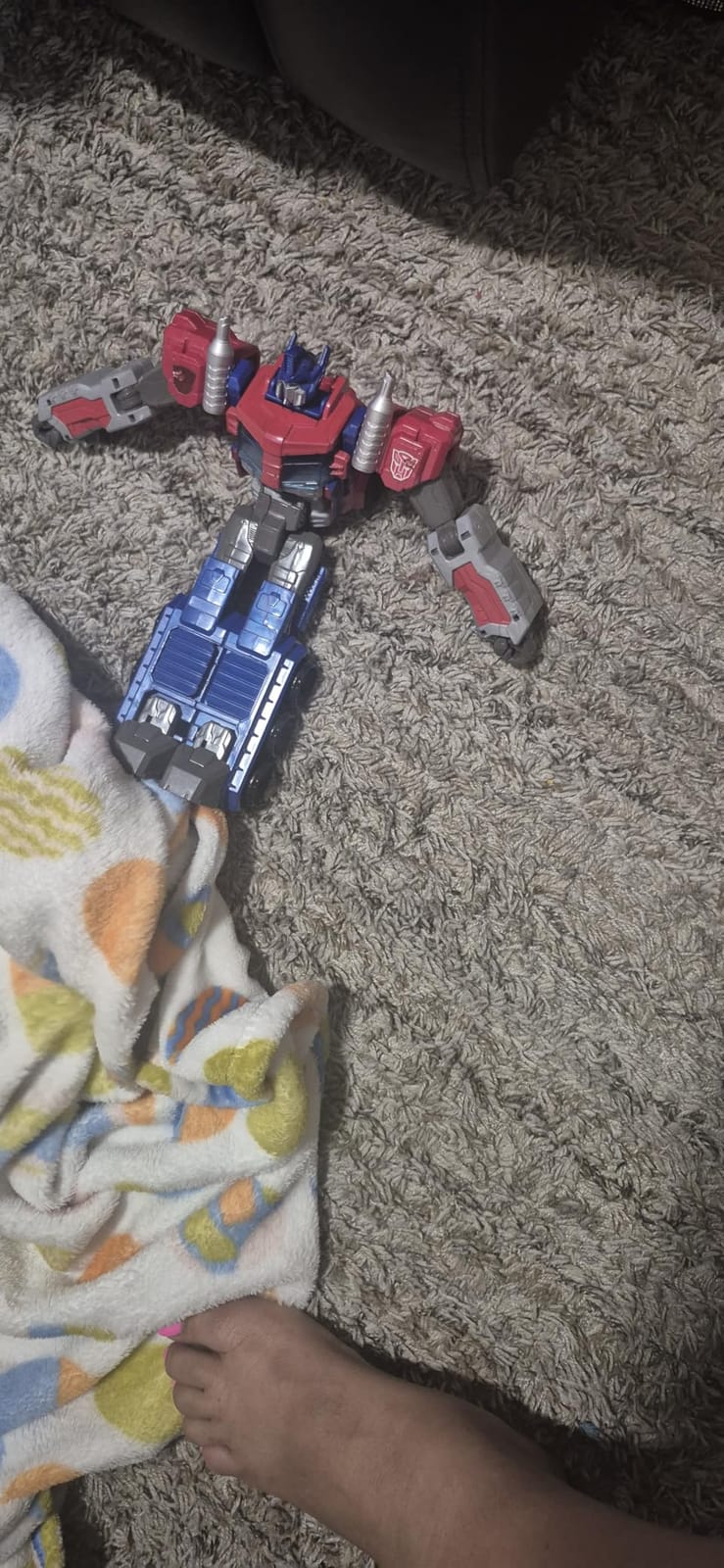 Transformers Toys Heroic Optimus Prime Action Figure - Timeless Large-Scale Figure, Changes into Toy Truck - Toys for Kids 6 and Up, 11-inch (Amazon Exclusive) customer photo 2