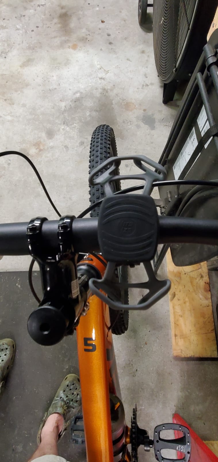 Nite Ize Wraptor Rotating Smartphone Bar Mount - Universal Cell Phone Holder for Bikes, Carts & Strollers - 360-Degree Rotation - Secure Hold on Rough Terrain - Handlebar & Stem Mount customer photo 1
