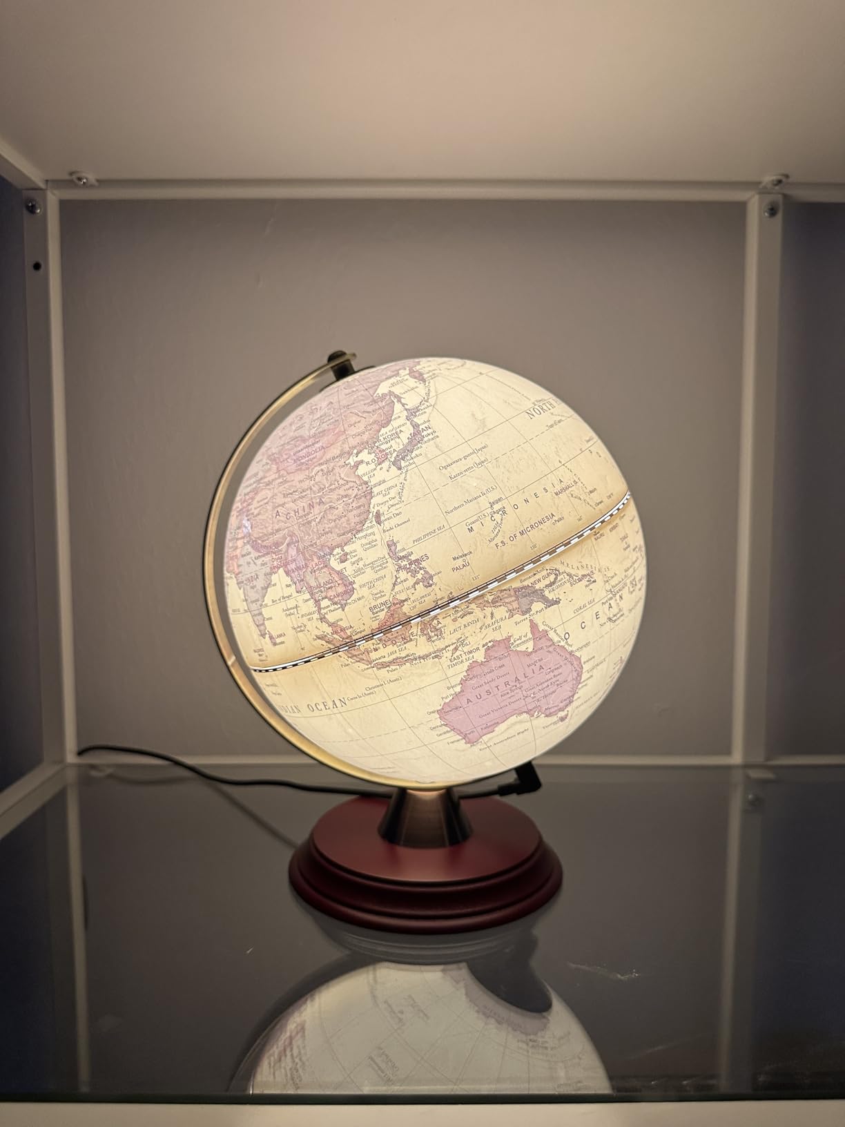 TTKTK Illuminated World Globe for Adults & Kids with Wooden Stand,Built in LED Lamp for Illuminated Night View Antique Globe for Home Décor and Office Desktop 8inch customer photo 2