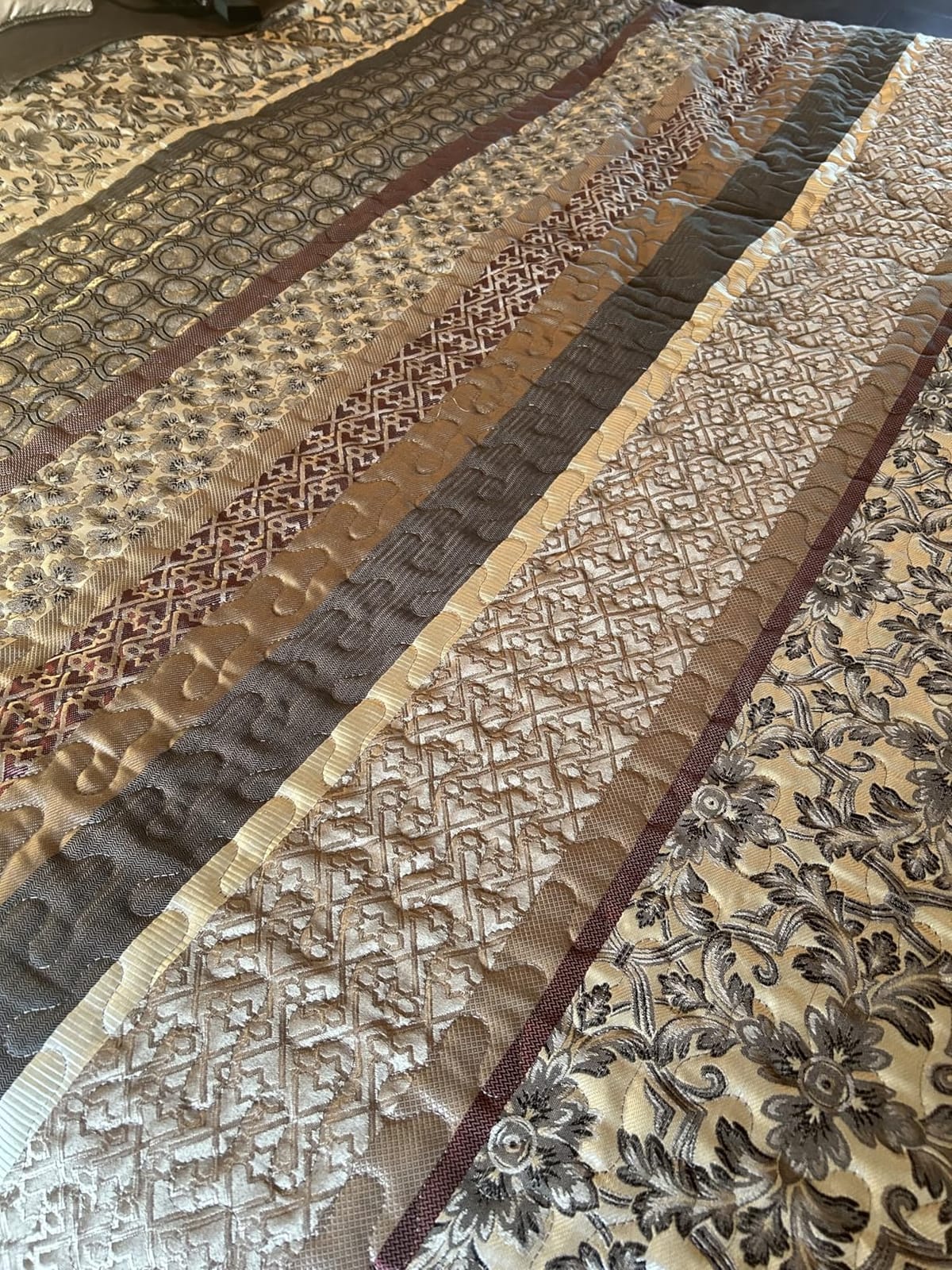 Madison Park Queen Quilt Bedding Set, Traditional Jacquard Damask, 5PC | All Season Quilted Coverlet with Shams and Decorative Pillows, Lightweight & Reversible Bedspread Set, Brown customer photo 2