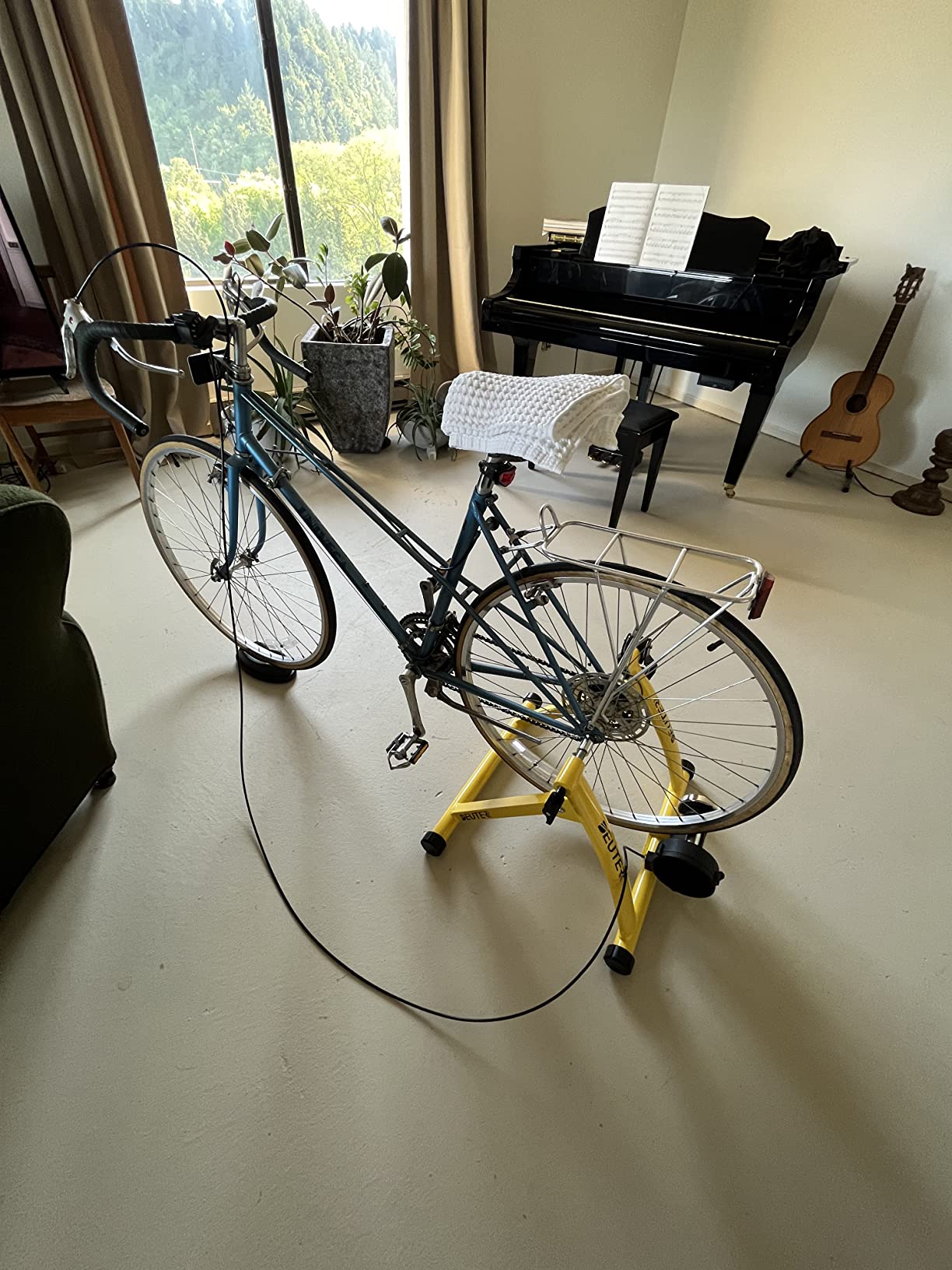 Bike Trainer, Magnetic Bicycle Stationary Stand for Indoor Exercise Riding customer photo 2