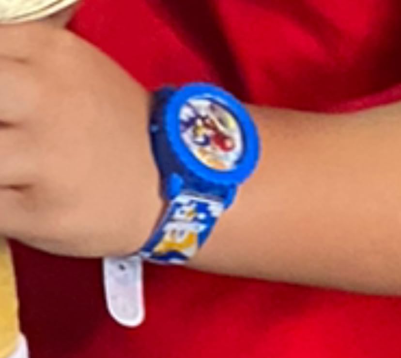 Sonic The Hedgehog Kids Digital Watch – Flashing LED Light-Up Display, Easy-to-Read Time, Adjustable Strap, and Sonic Character Design – Fits Wrists from 5.5