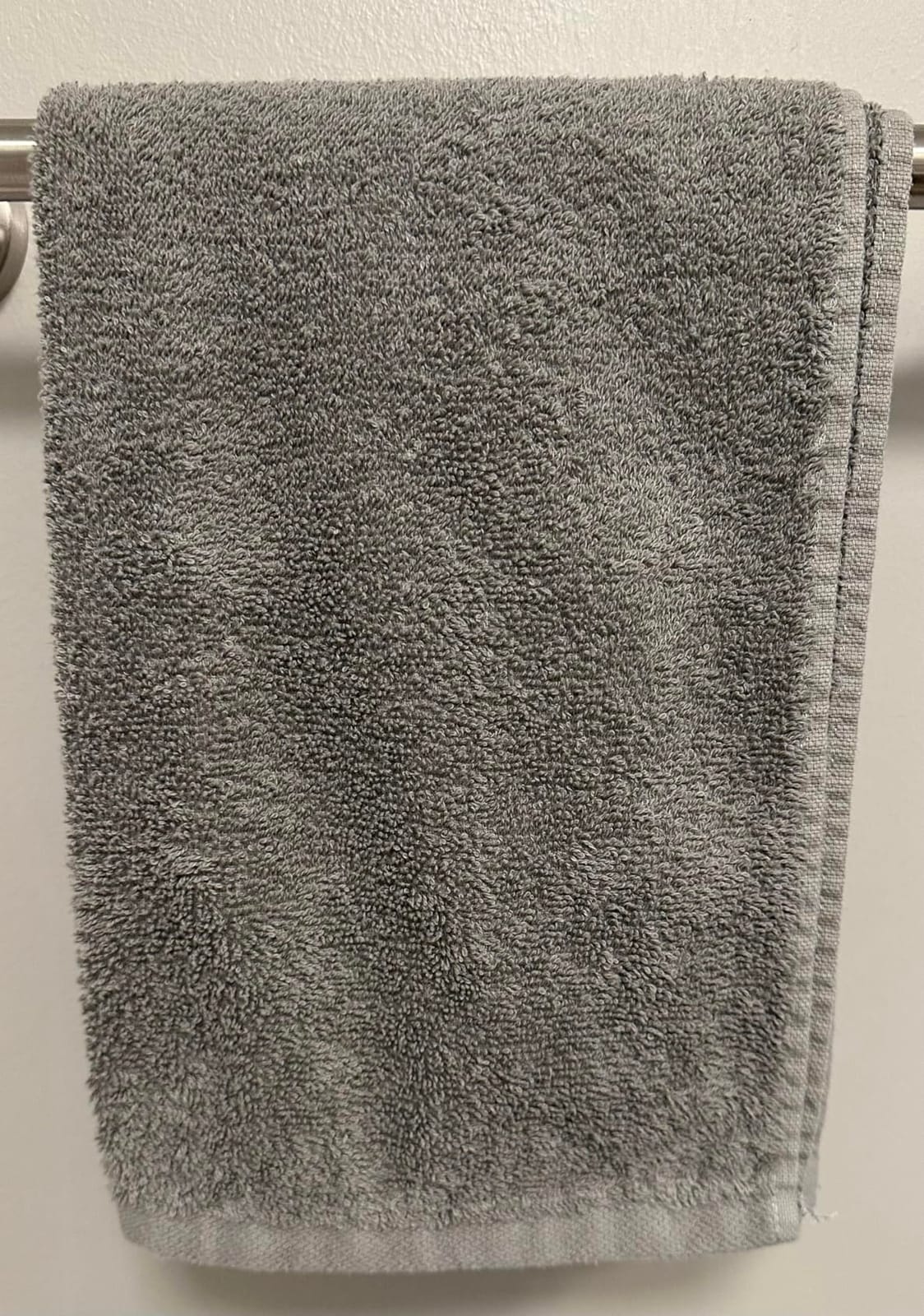 Amazon Basics Soft and Thick Cotton Hand Towels for Bath, Kitchen, Gym, 16 x 26 in, White, 12-Pack customer photo 2