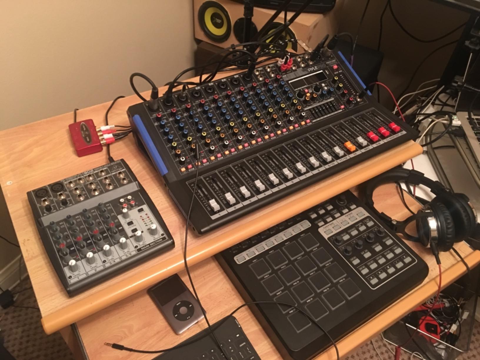 Pyle 12-Channel Console Style Audio Mixer with Bluetooth - DJ Sound Controller, 8 XLR / Combo Inputs, Sub Out, +48V Phantom, USB-A In, 16 DSP Effects, MP3 Player, 7-Band EQ - PMXU128BT customer photo 1