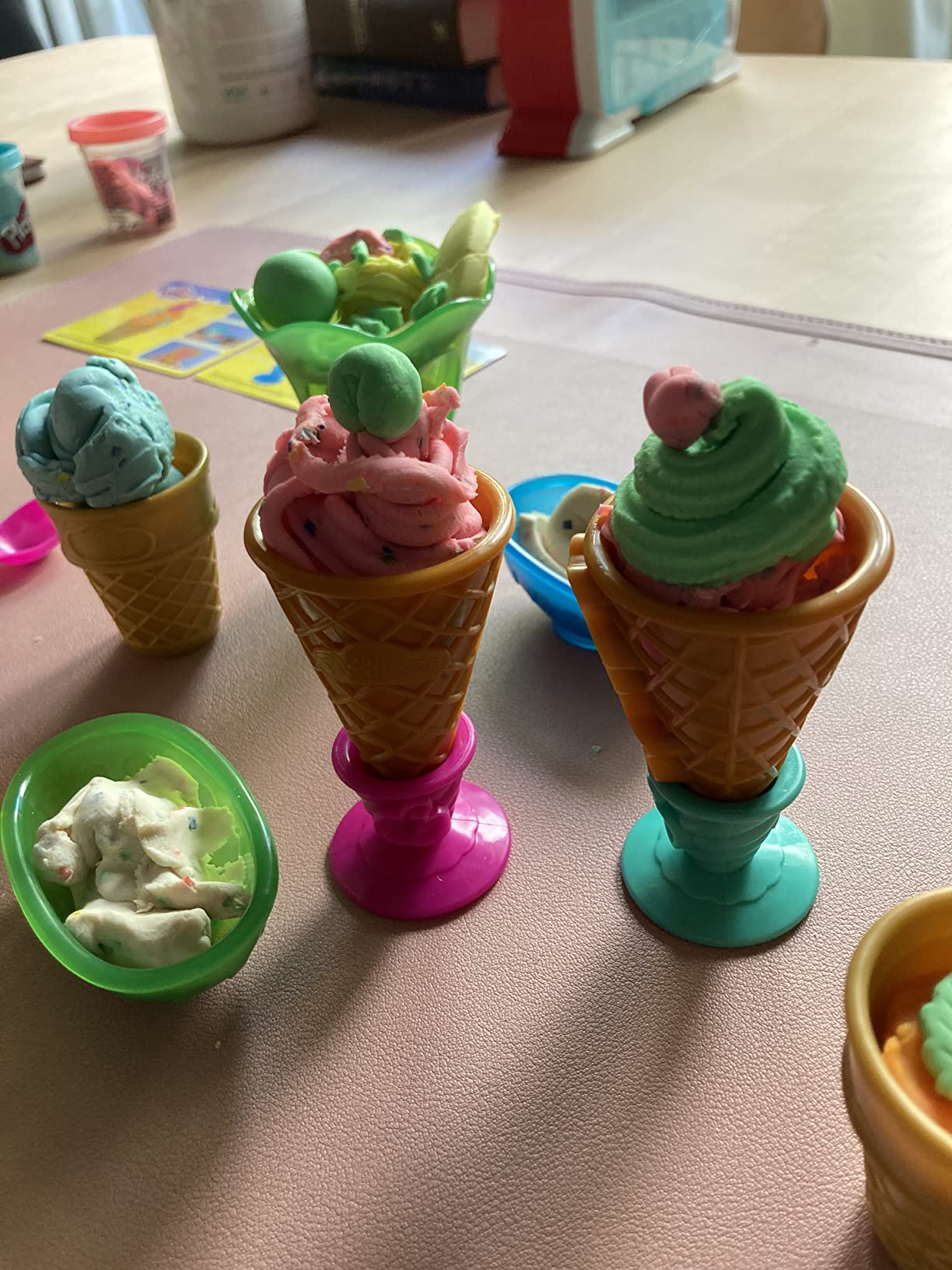 Play Doh Kitchen Creations Ice Cream Party Set with 22 Tools & 6 Colors, 2-Ounce Cans, Back to School Classroom Supplies, Preschool Toys, Ages +3 (Amazon Exclusive) customer photo 1