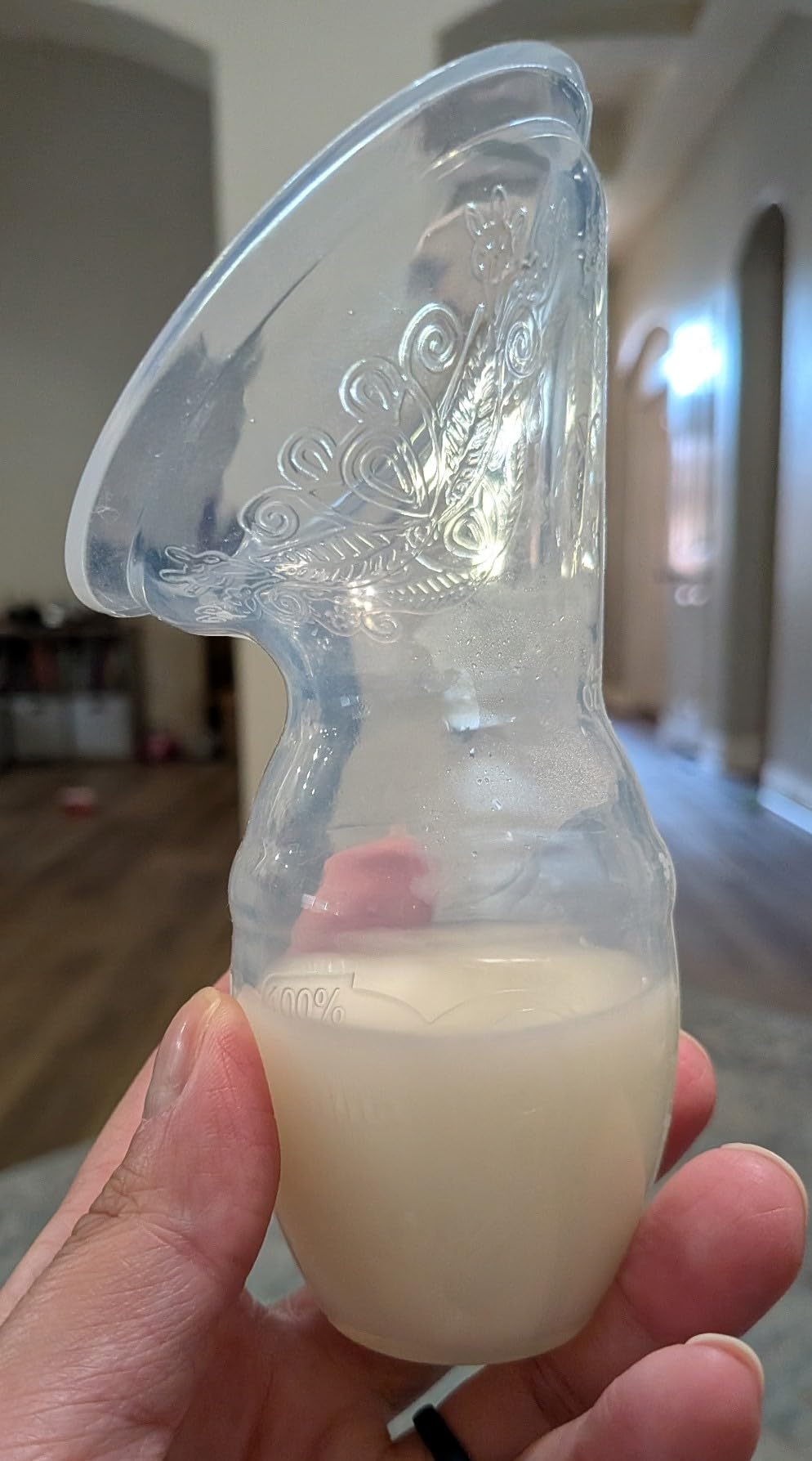 haakaa Manual Breast Pump for Breastfeeding 4oz/100ml | Natural Suction, One-Piece Easy-Clean Design, Quiet & Cord-Free, Premium Silicone, Portable, BPA/PVC/Phthalate-Free customer photo 1
